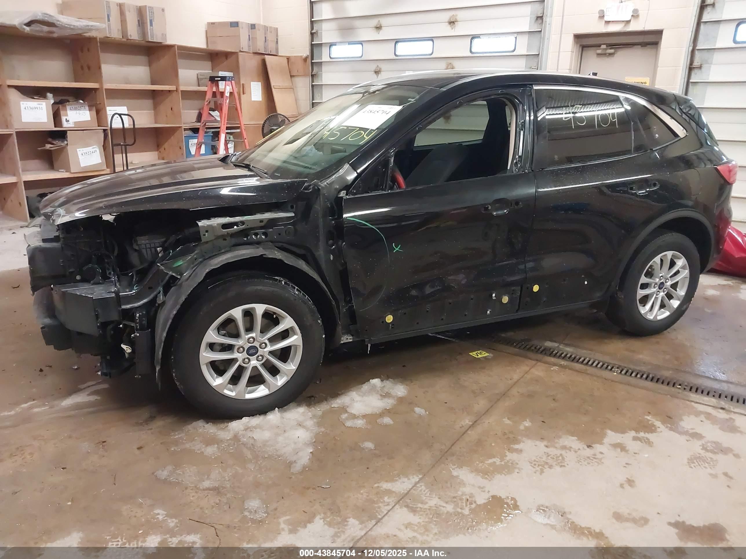 FORD ESCAPE image 2