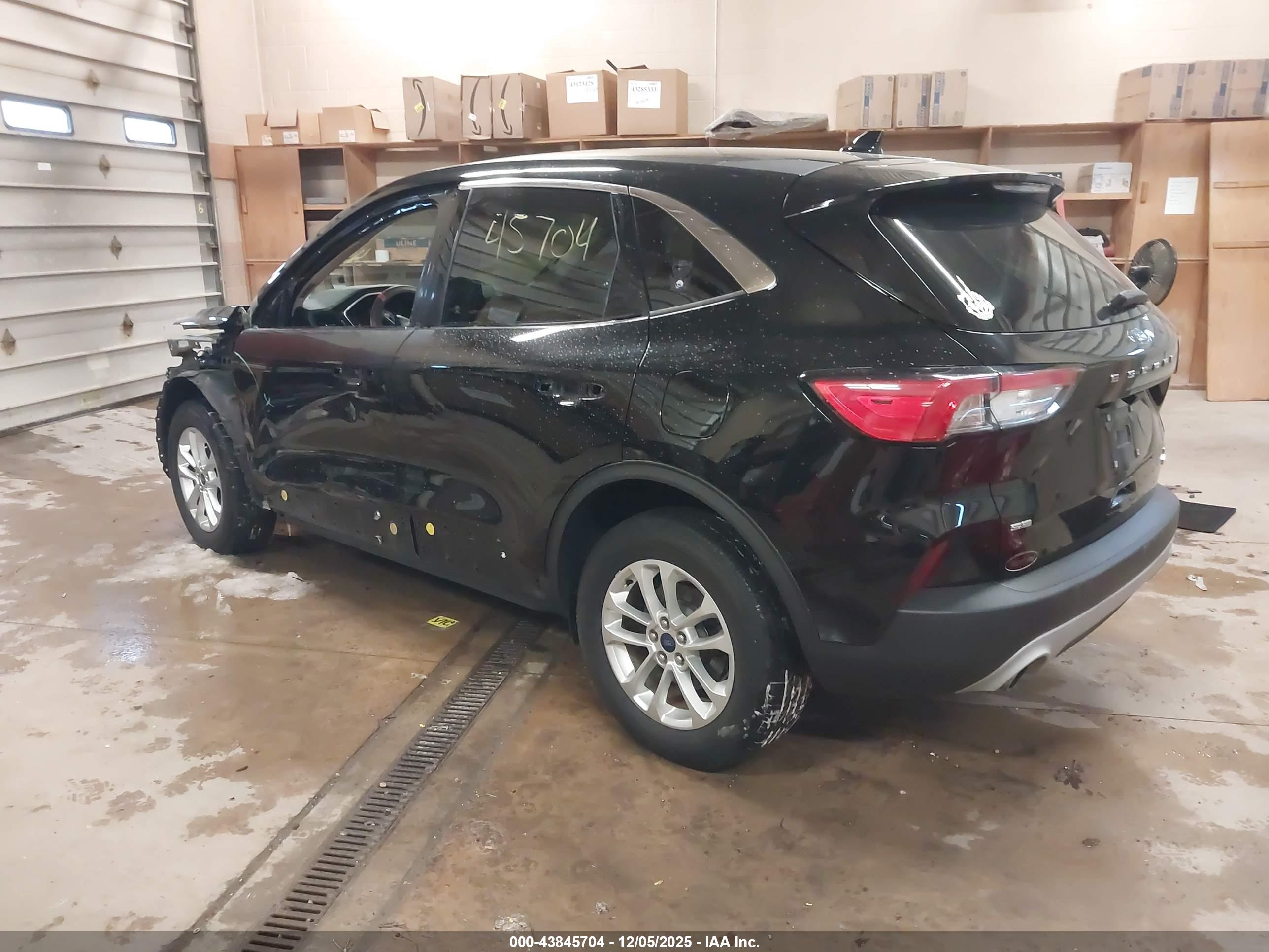 FORD ESCAPE image 3
