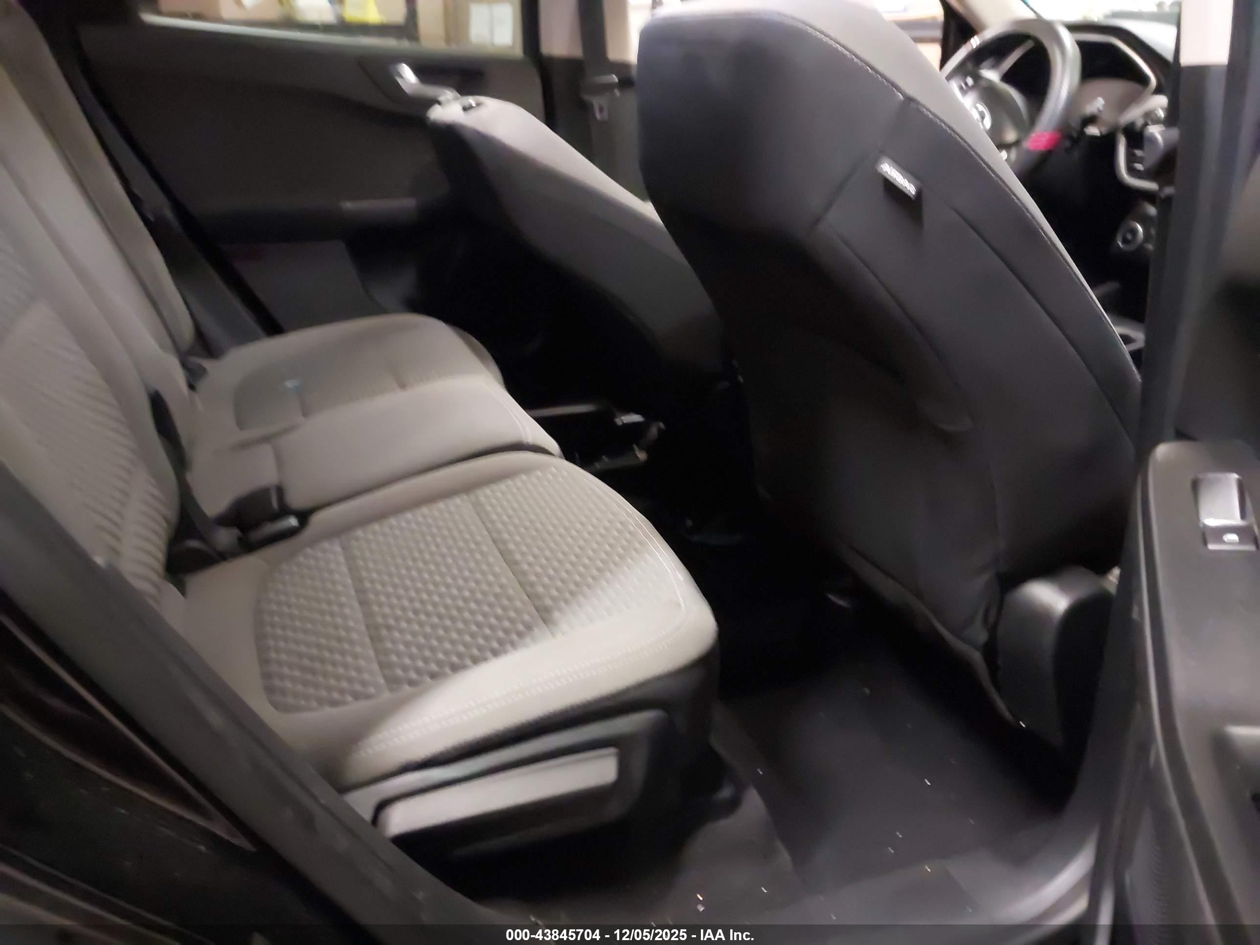 FORD ESCAPE image 8