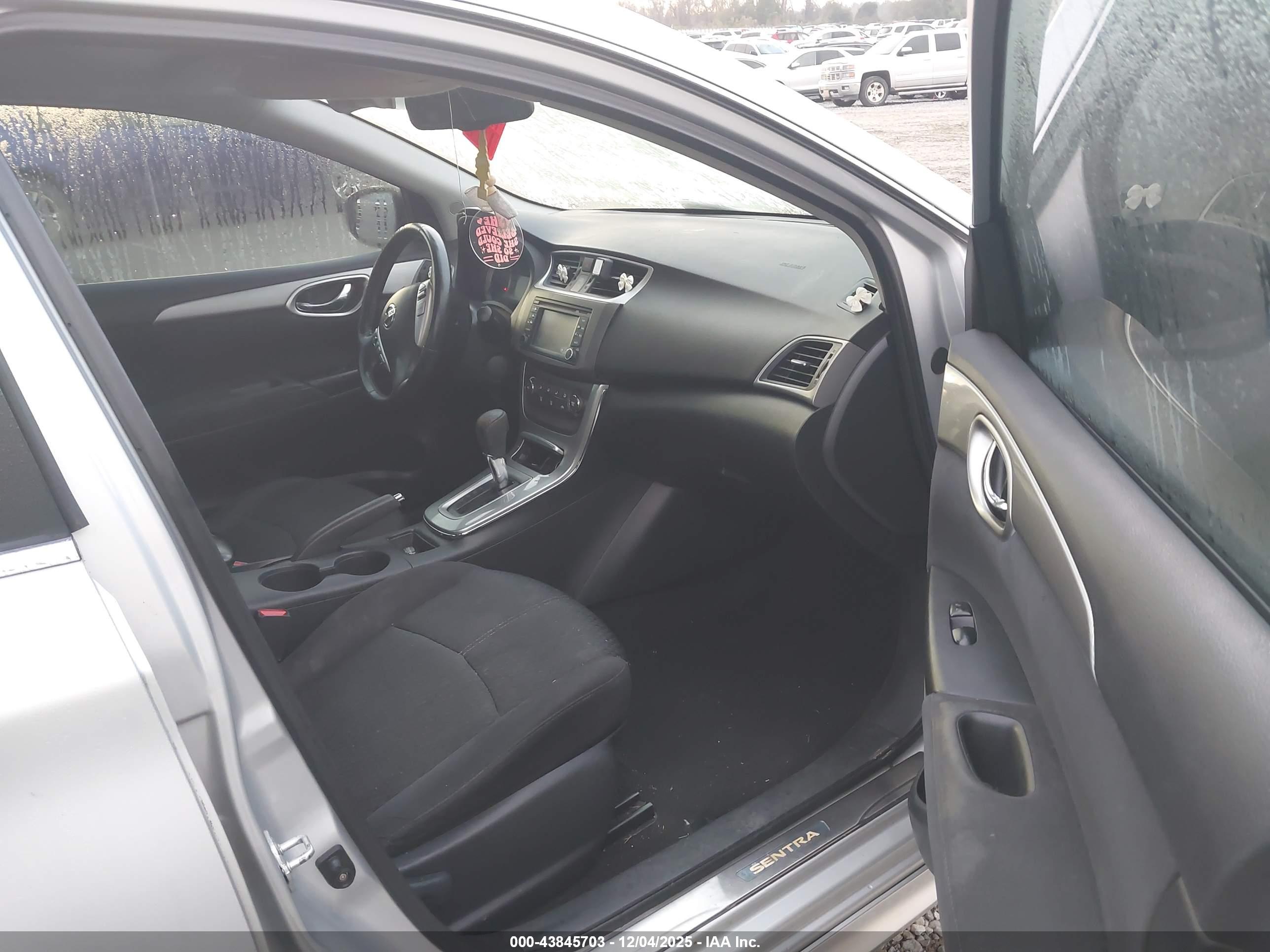 NISSAN SENTRA image 5