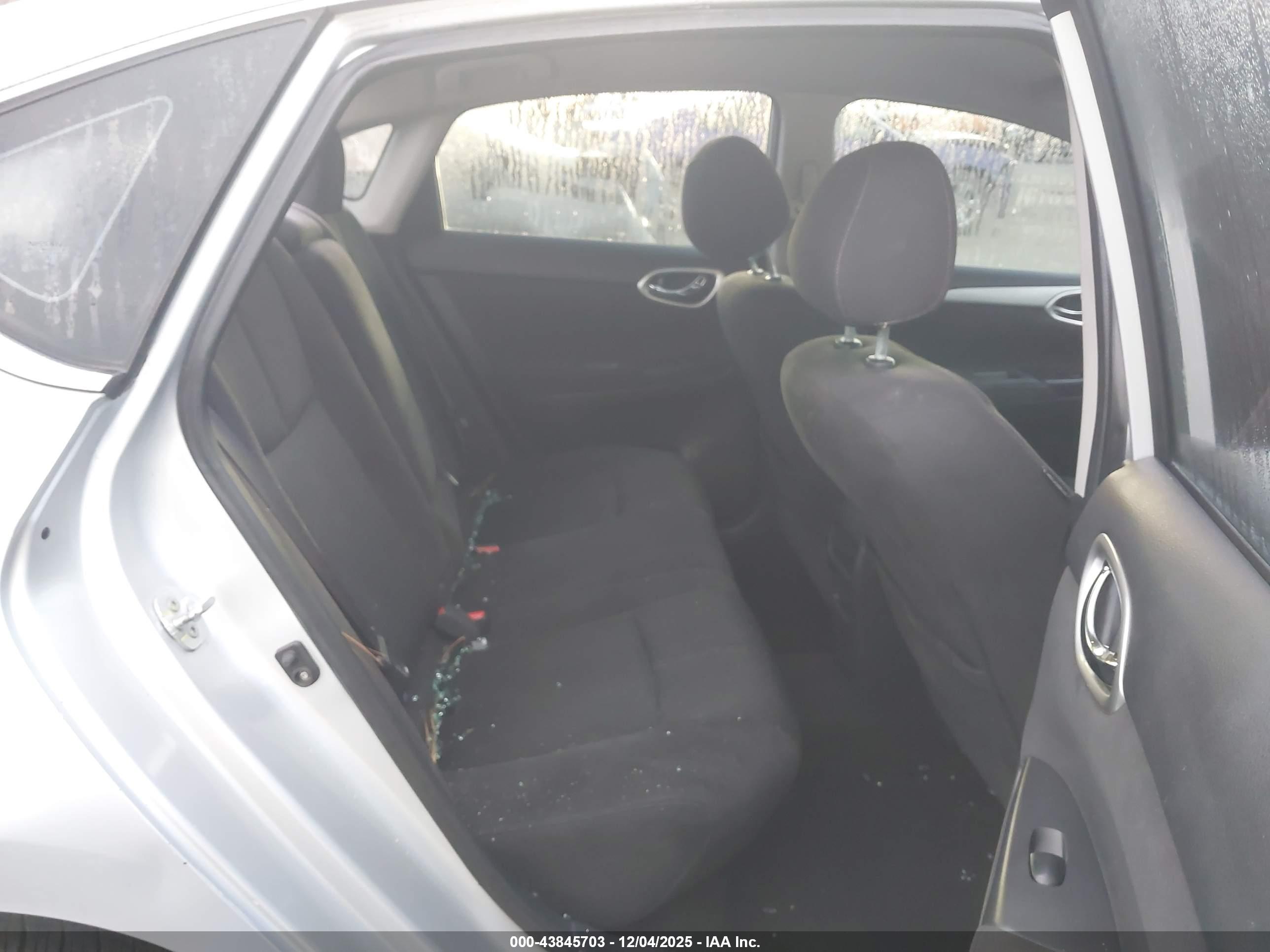NISSAN SENTRA image 8