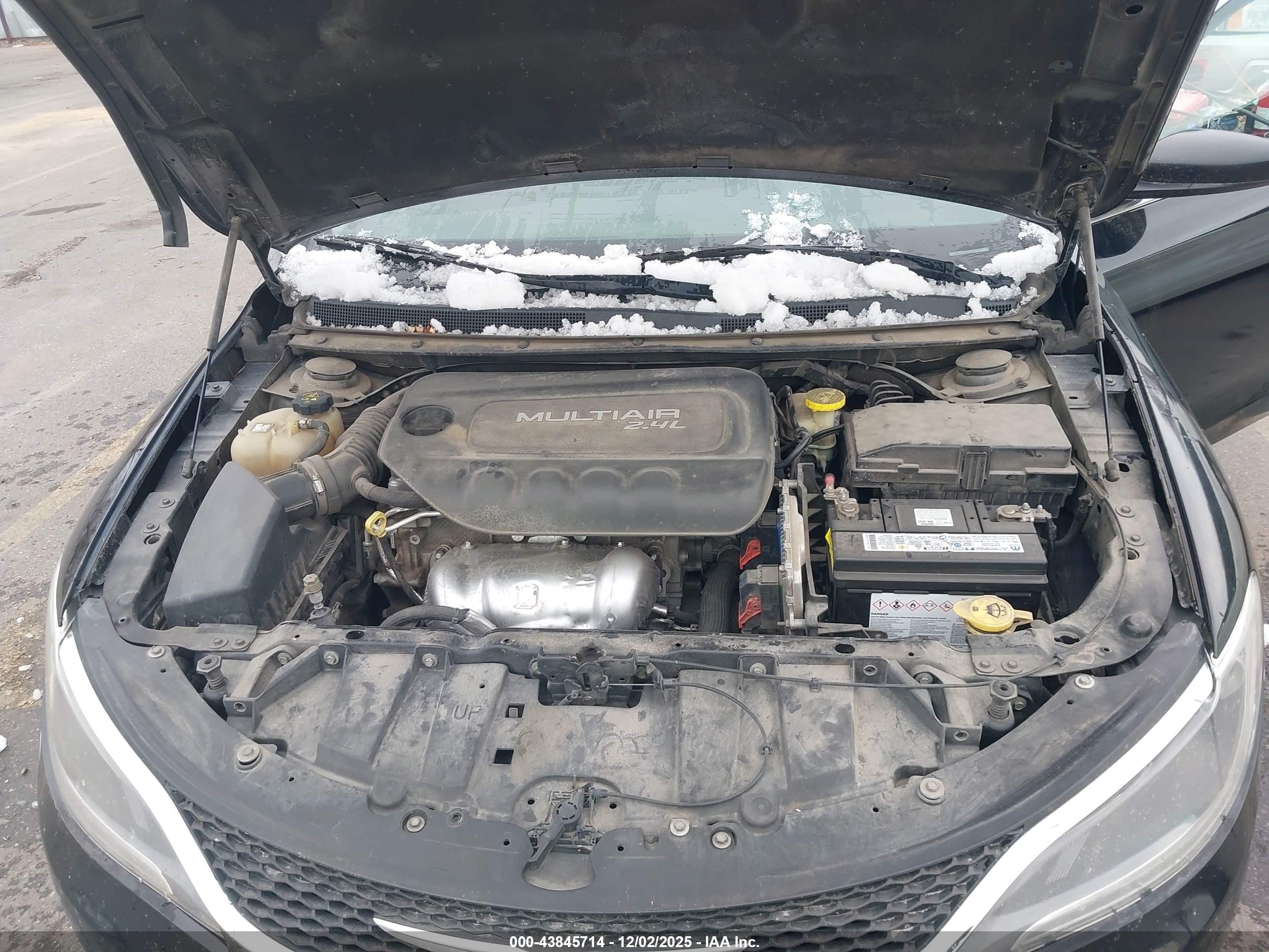 CHRYSLER 200 image 10