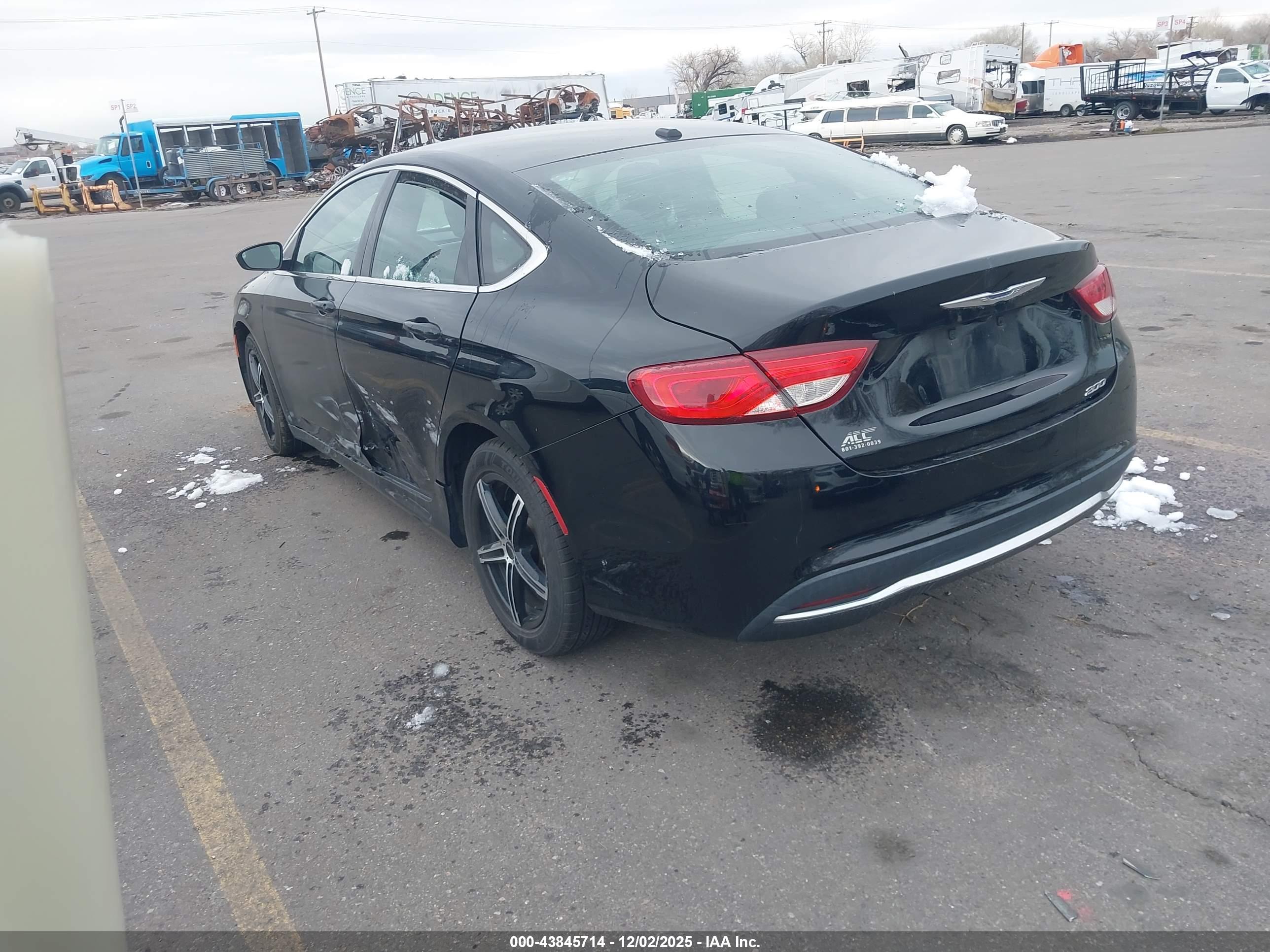 CHRYSLER 200 image 3
