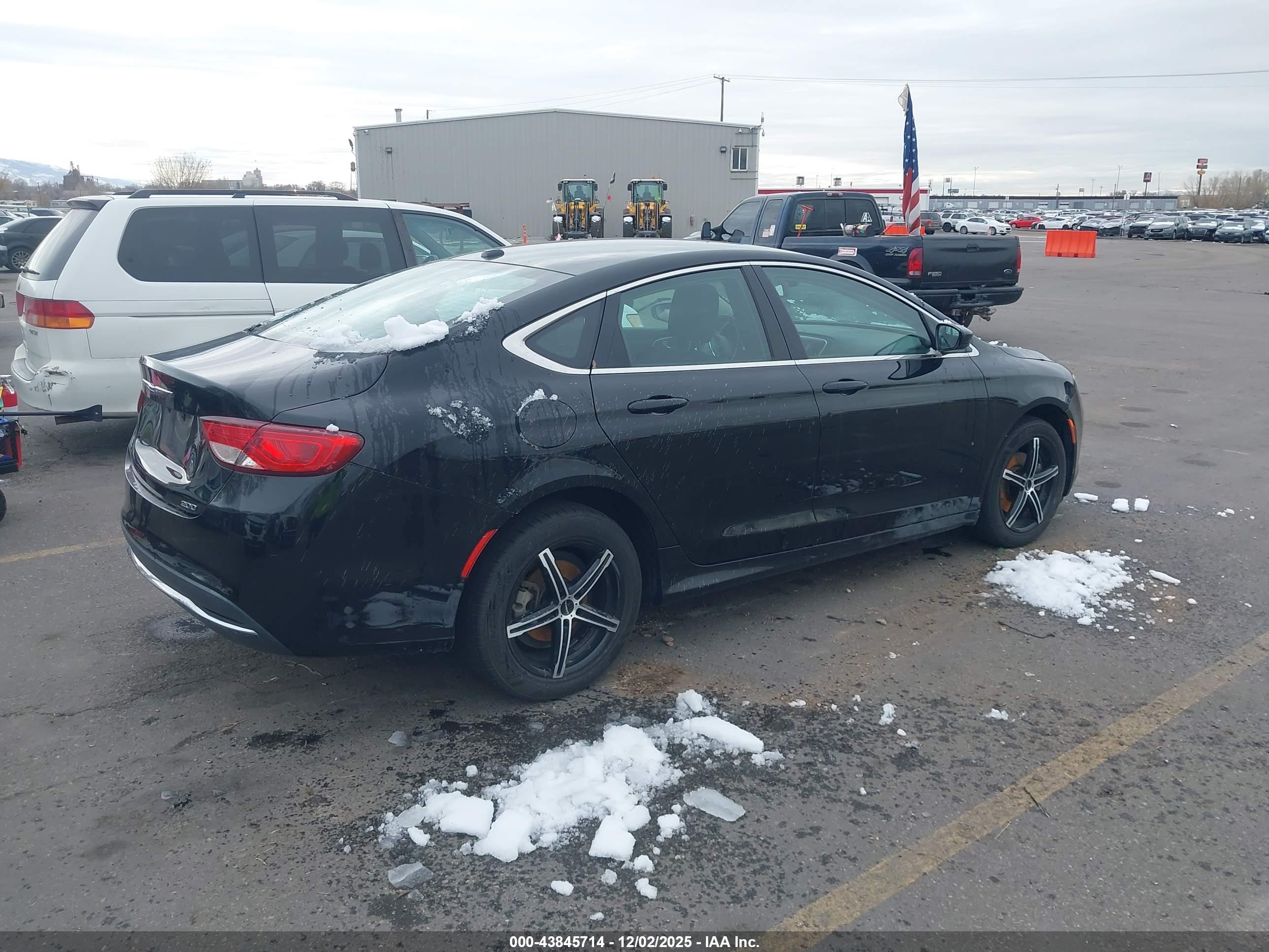CHRYSLER 200 image 4