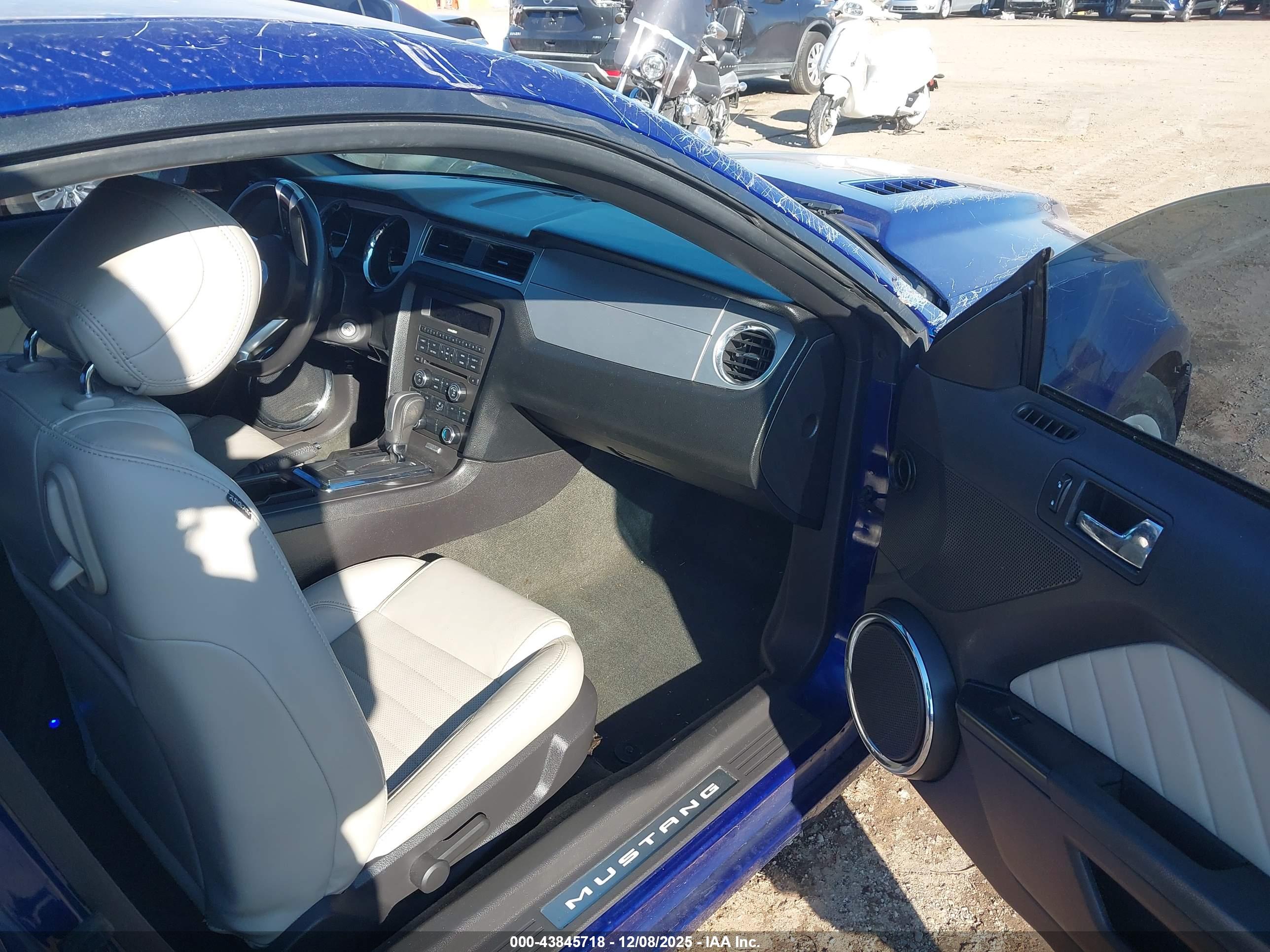 FORD MUSTANG image 5