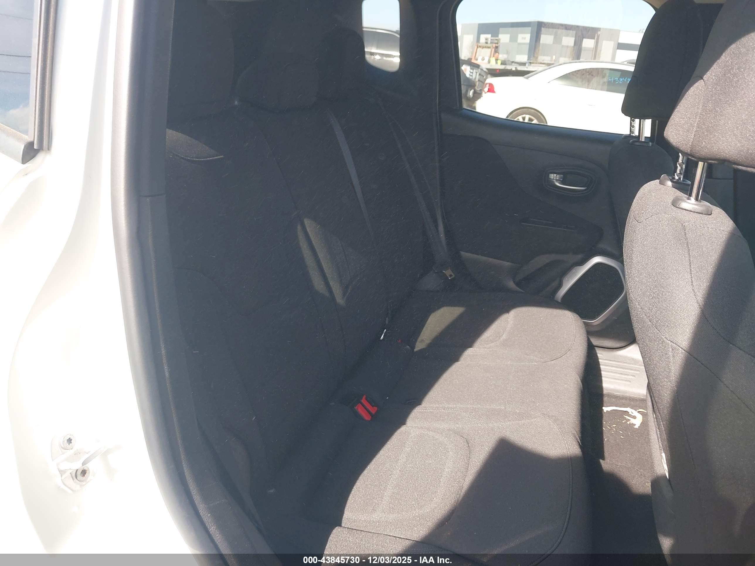 JEEP RENEGADE image 8