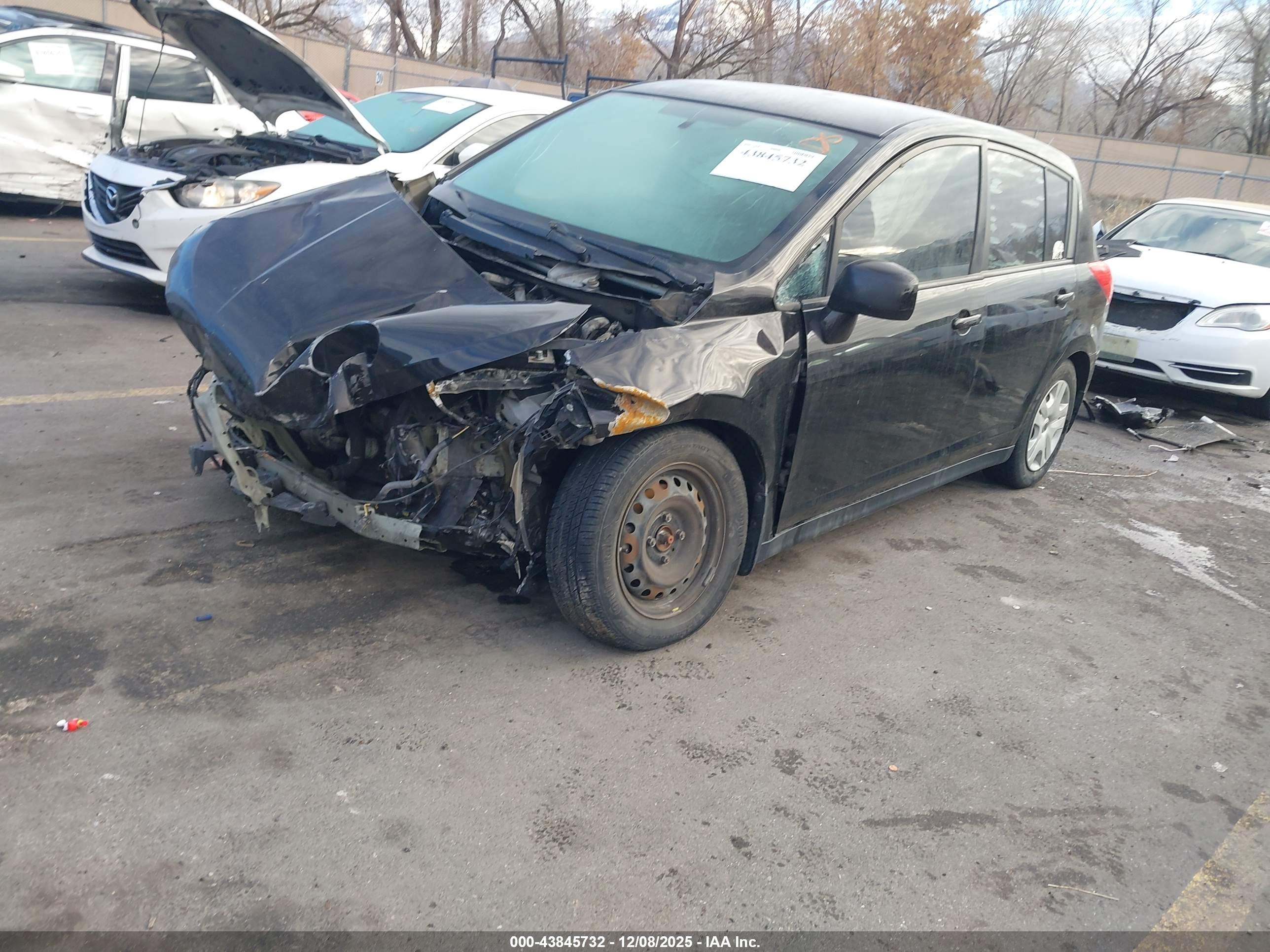 NISSAN VERSA image 2