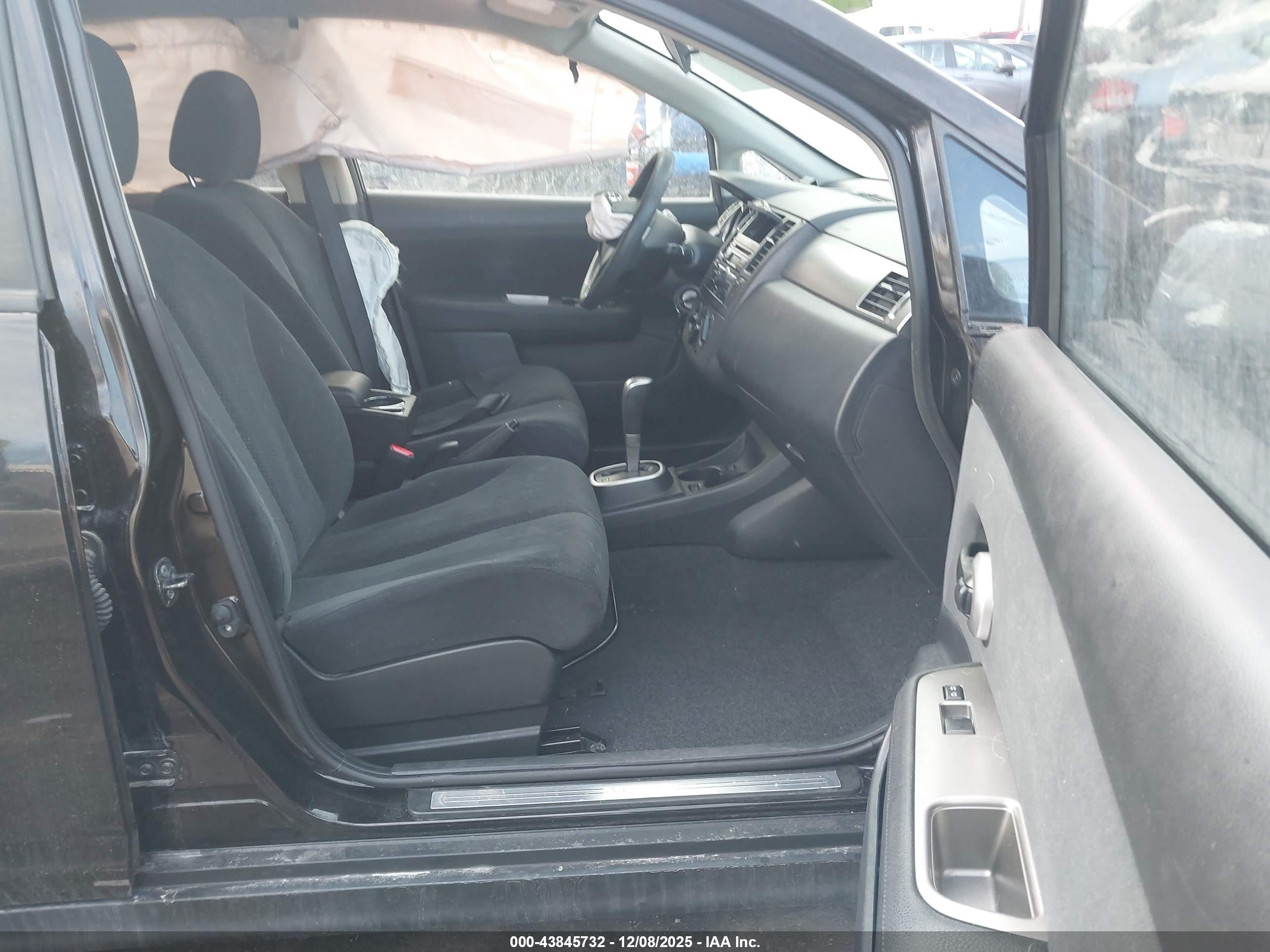 NISSAN VERSA image 5