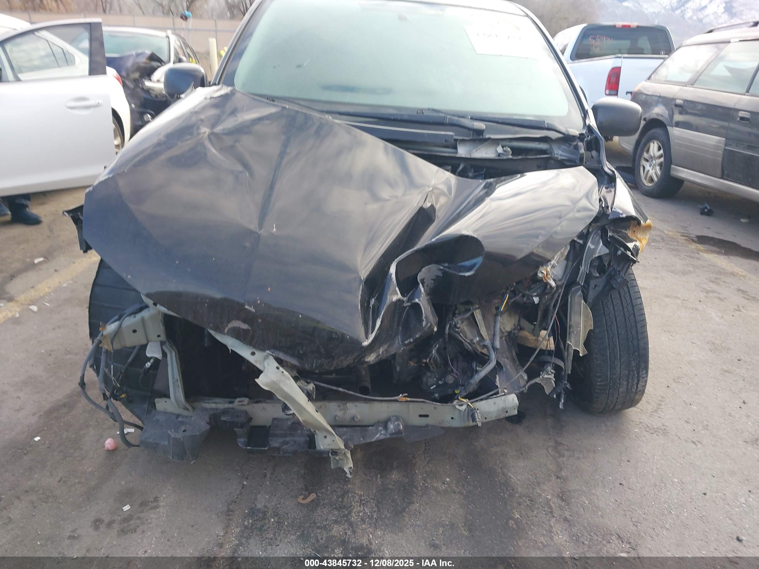 NISSAN VERSA image 6