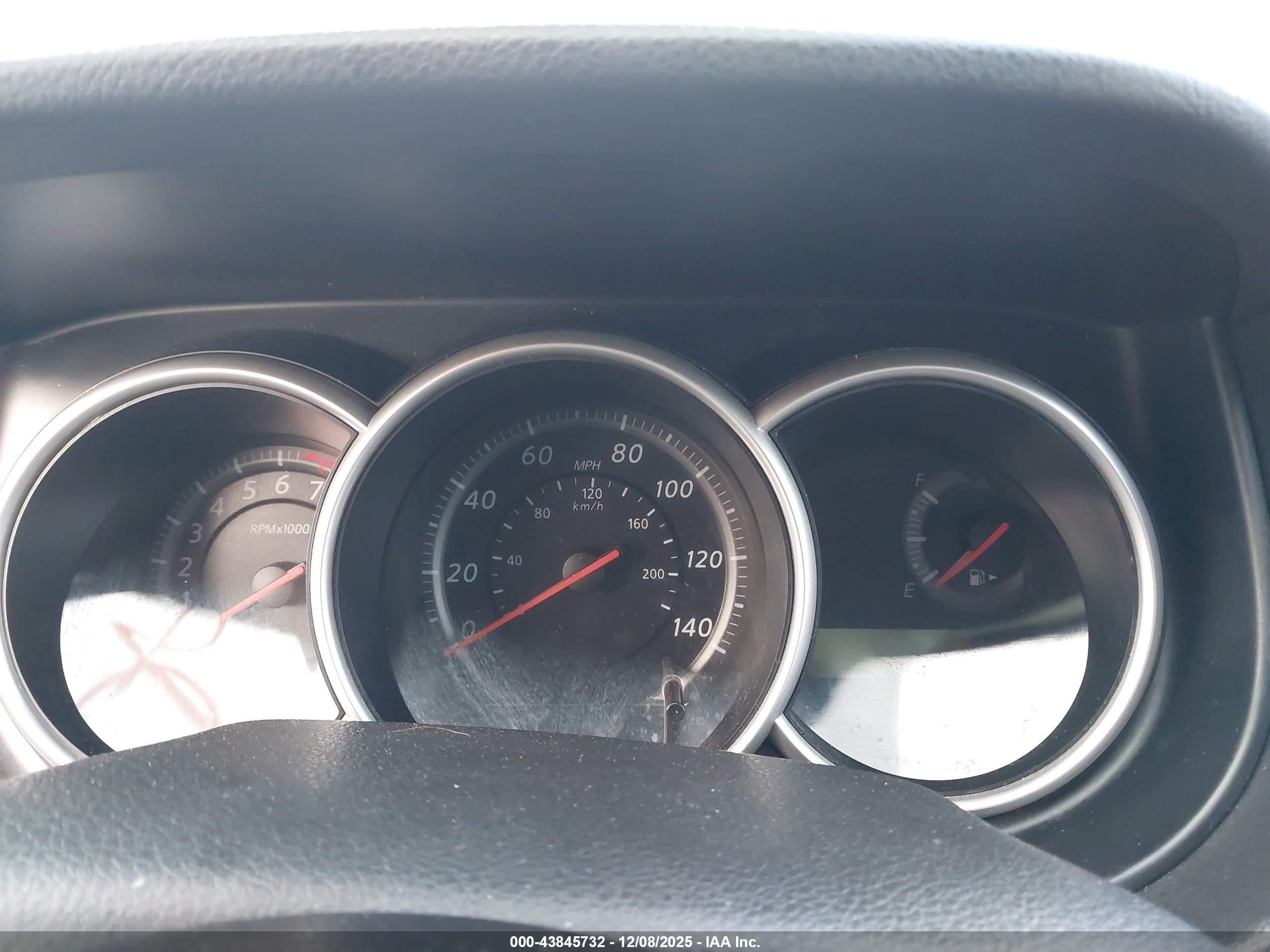 NISSAN VERSA image 7