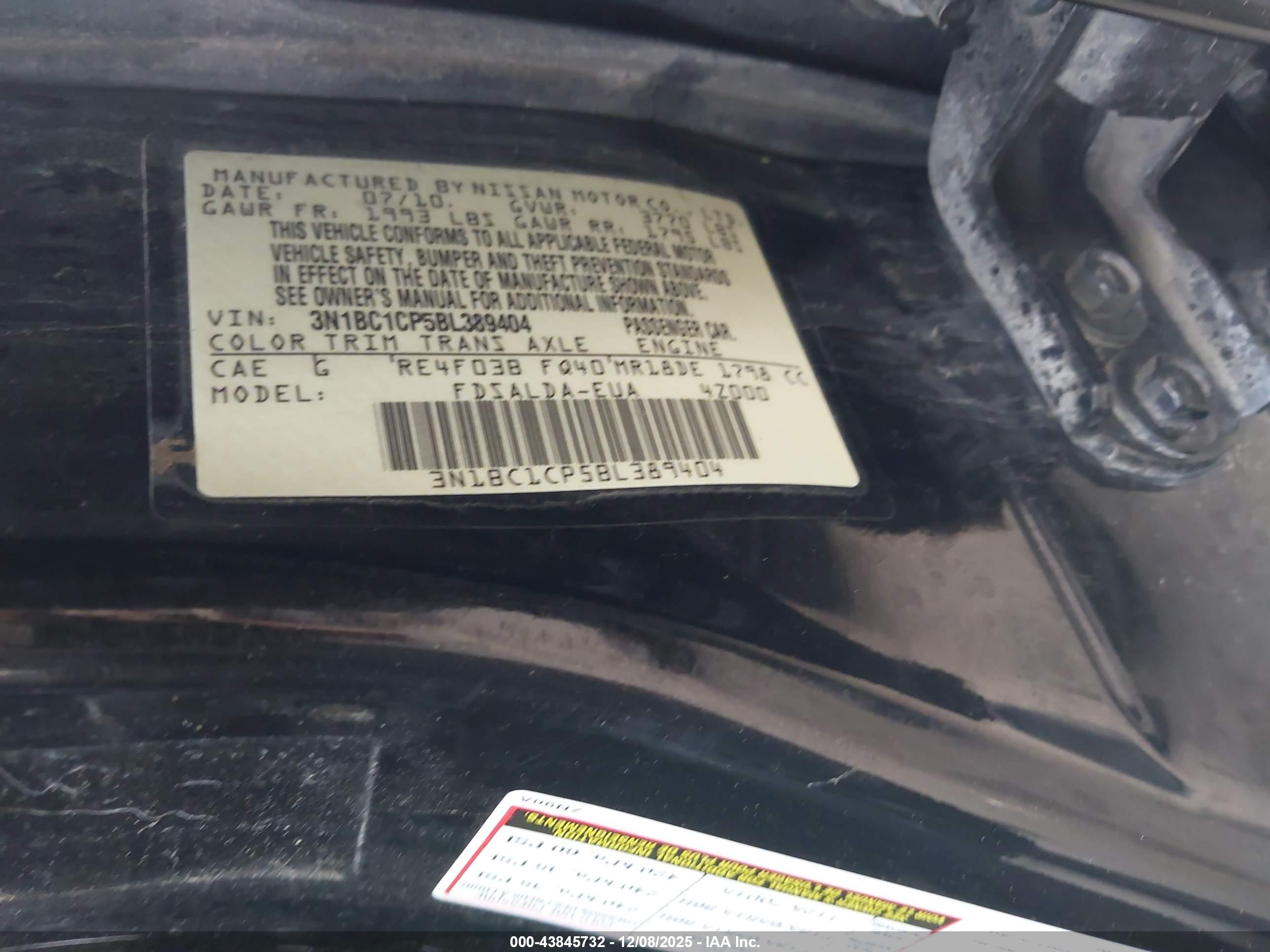 NISSAN VERSA image 9