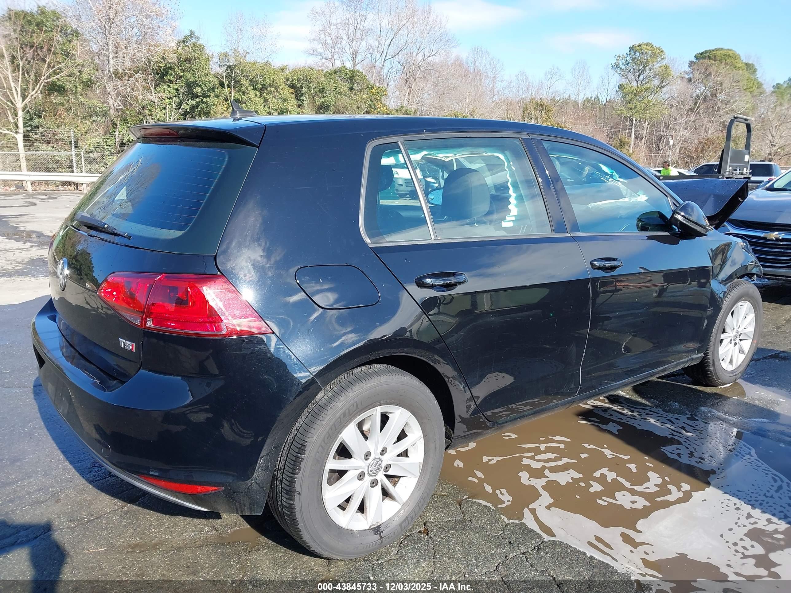 VOLKSWAGEN GOLF image 4