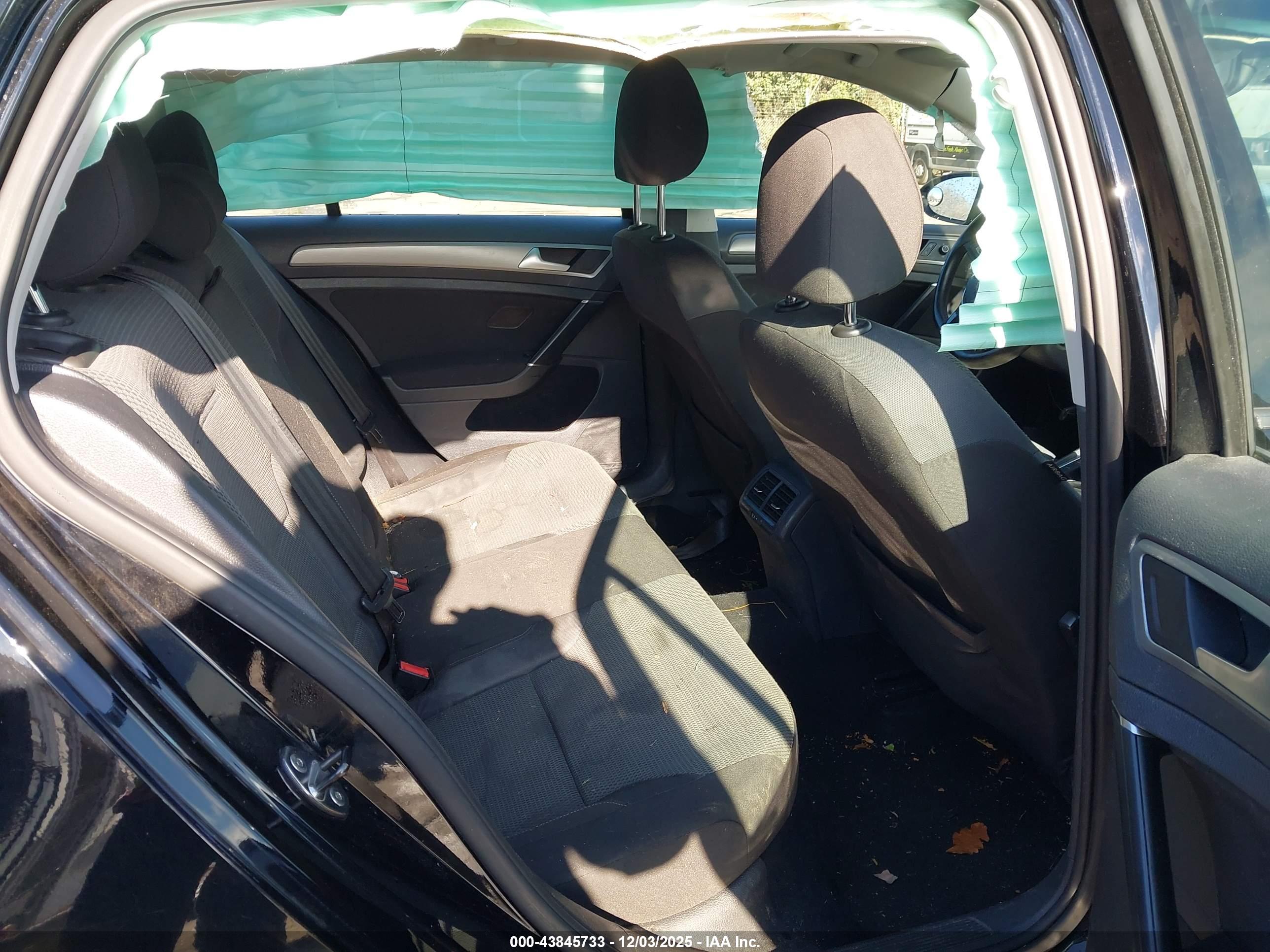 VOLKSWAGEN GOLF image 8