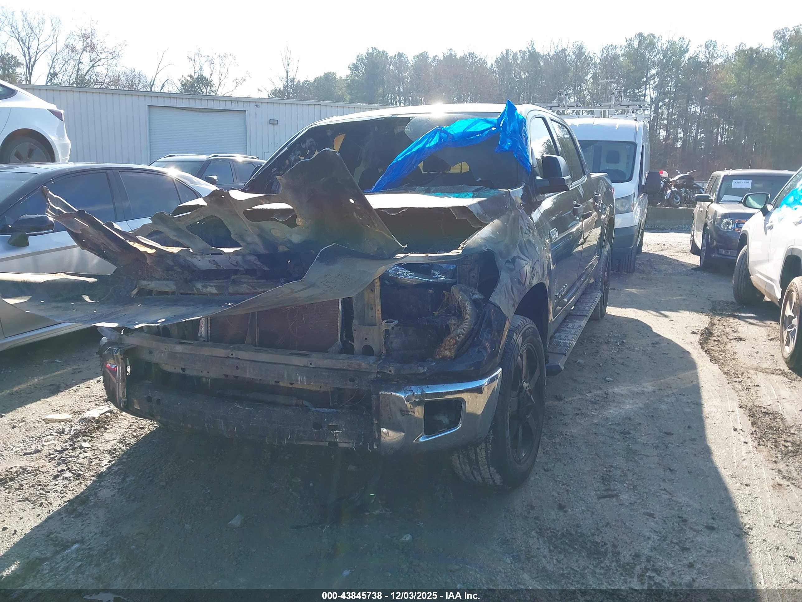 TOYOTA TUNDRA image 2