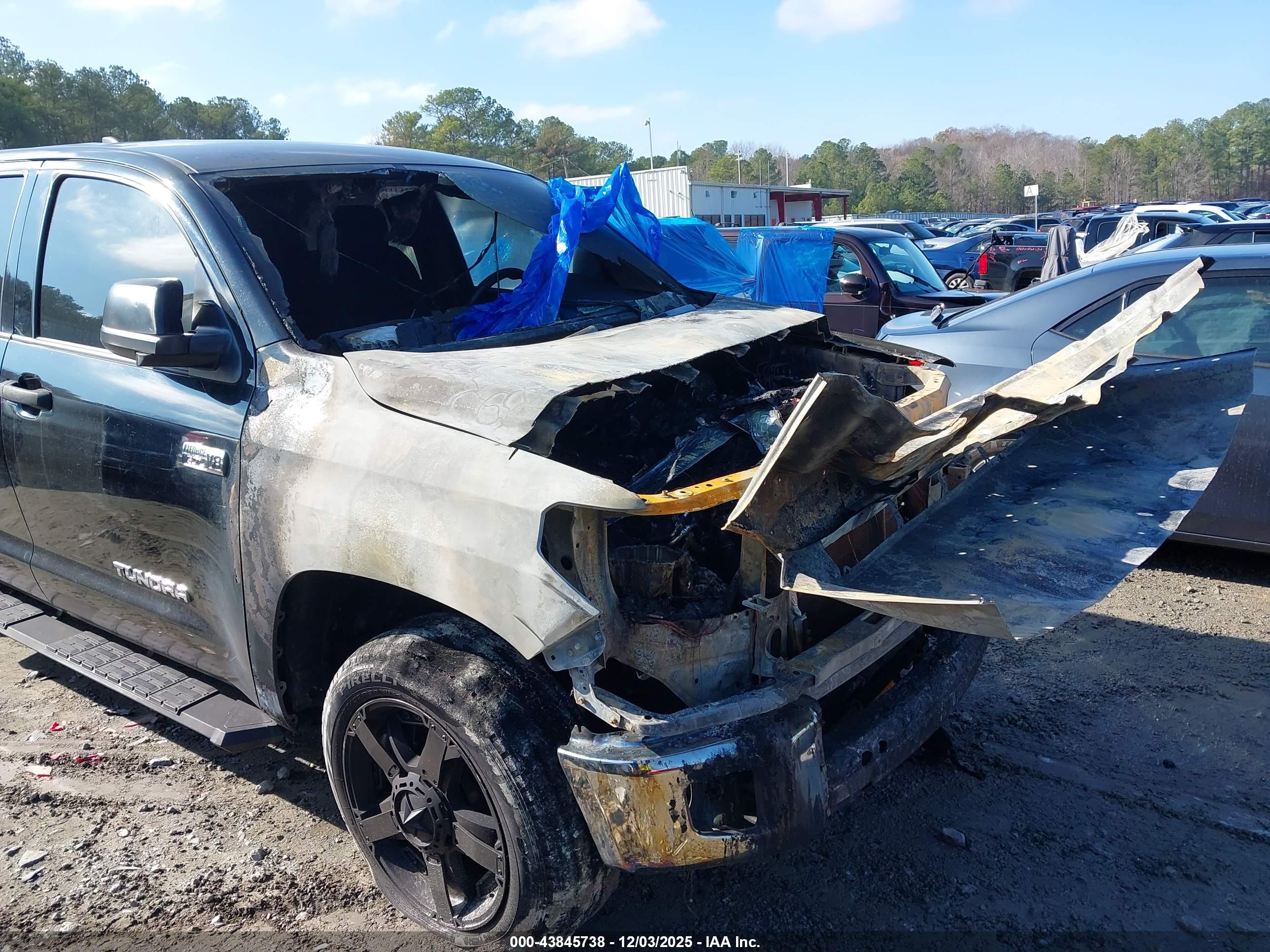 TOYOTA TUNDRA image 6
