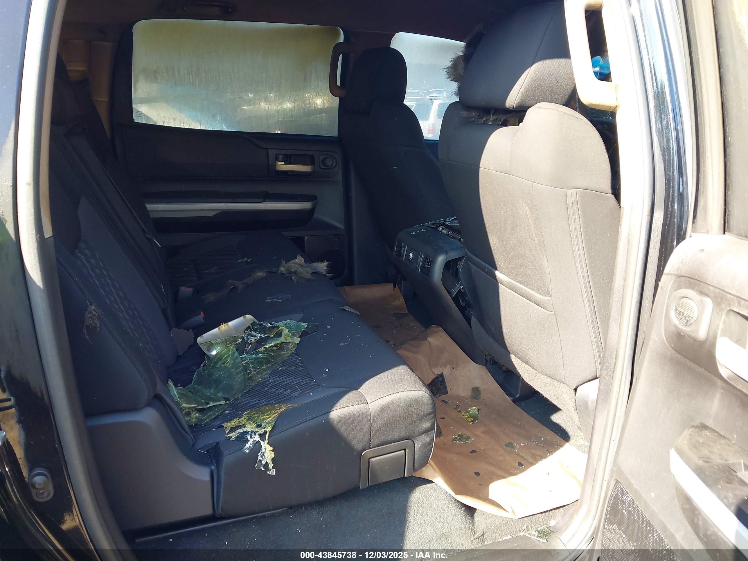 TOYOTA TUNDRA image 8