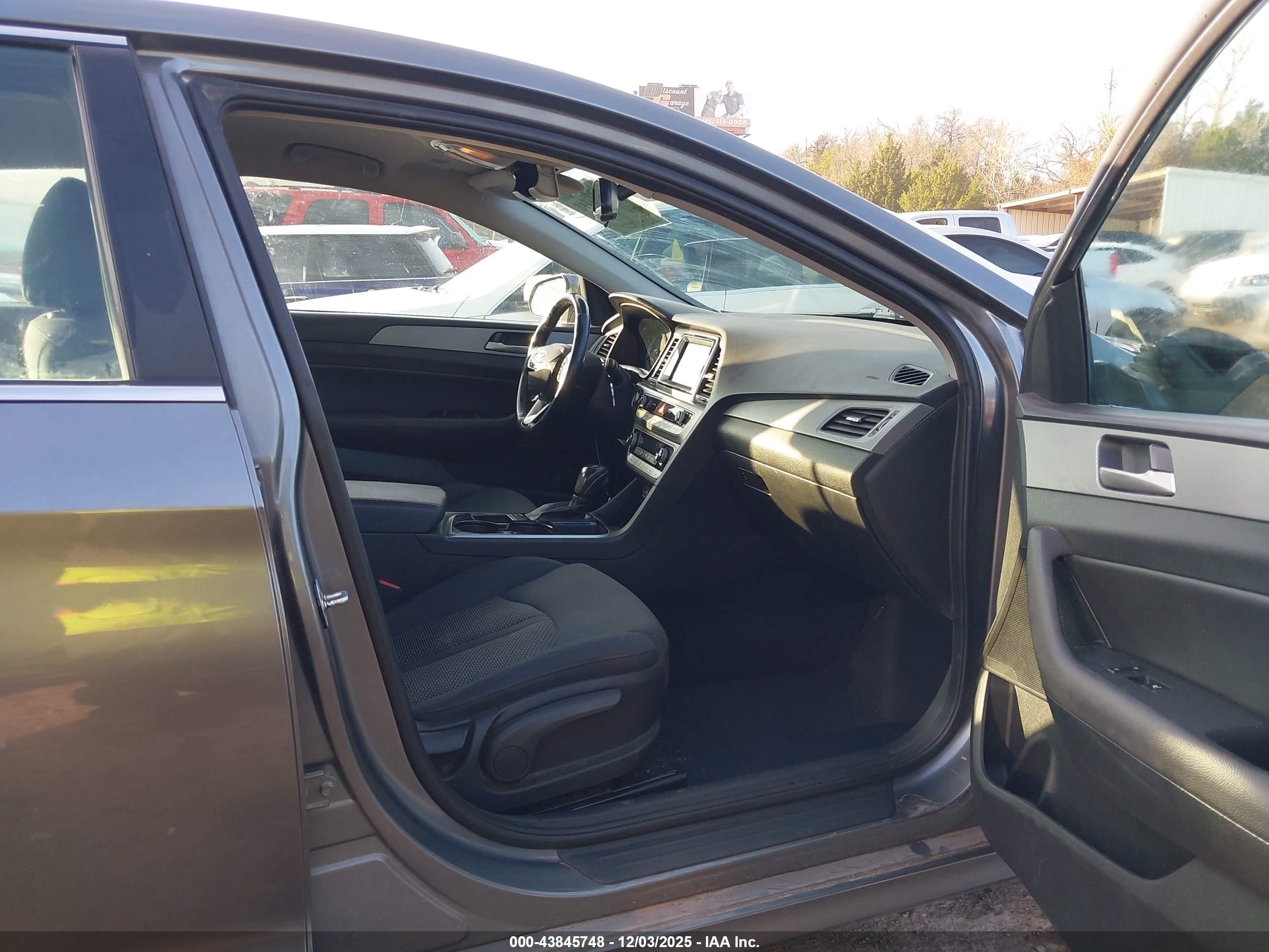 HYUNDAI SONATA image 5