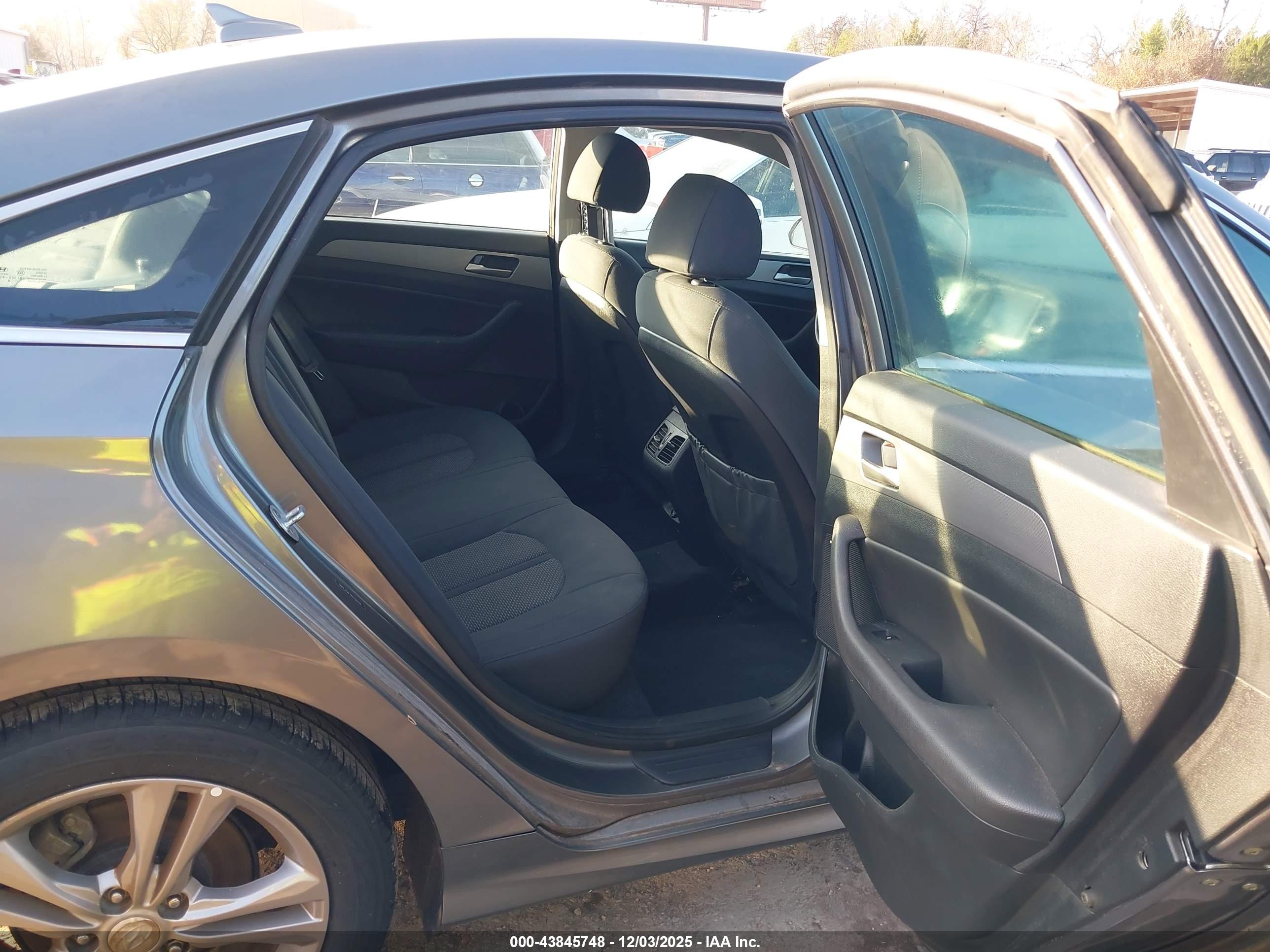 HYUNDAI SONATA image 8