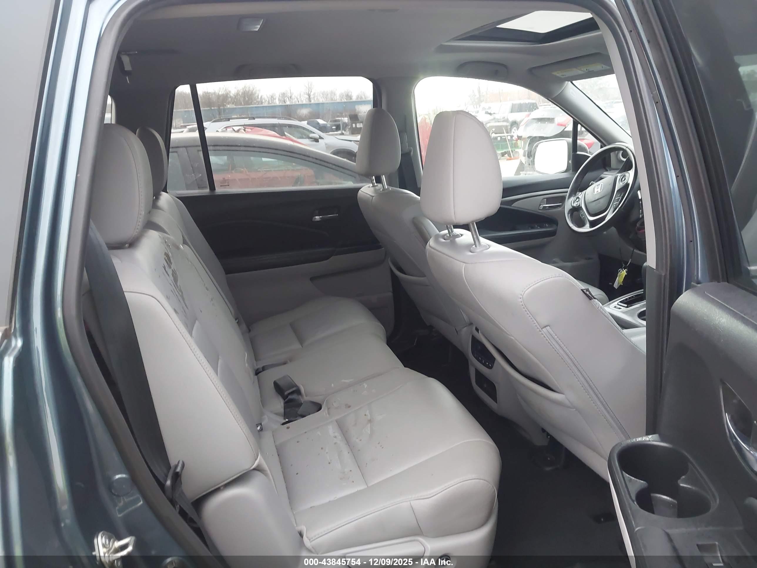 HONDA PILOT image 8