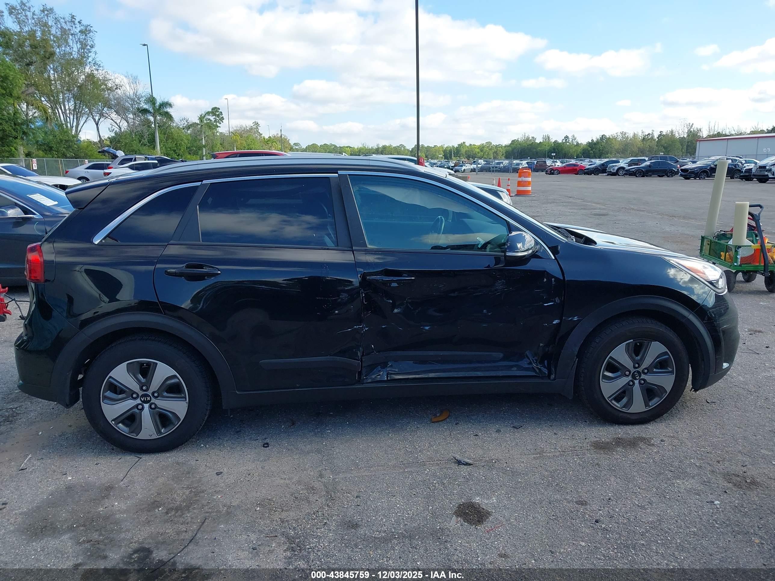 KIA NIRO image 6