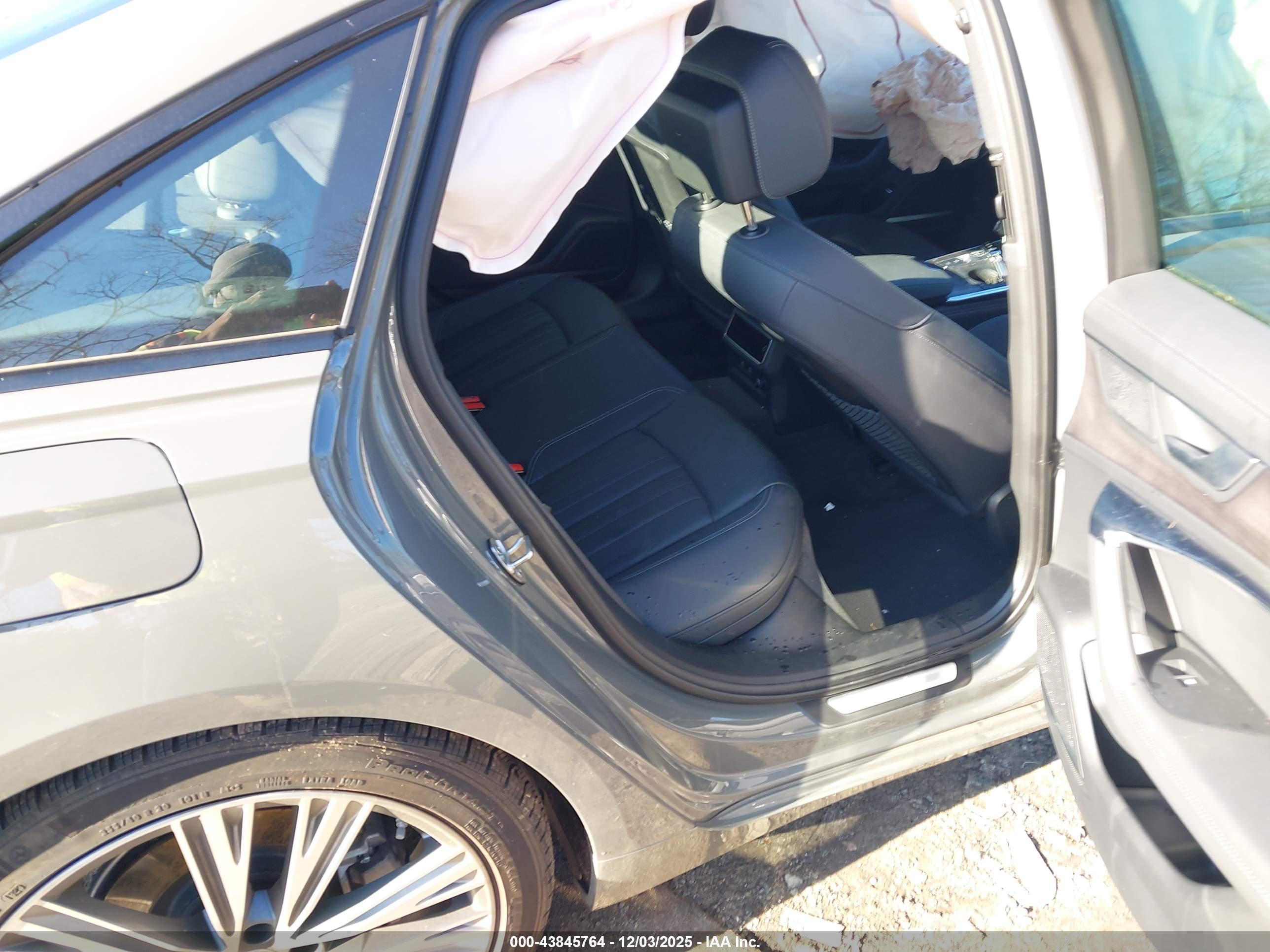 AUDI A6 image 8