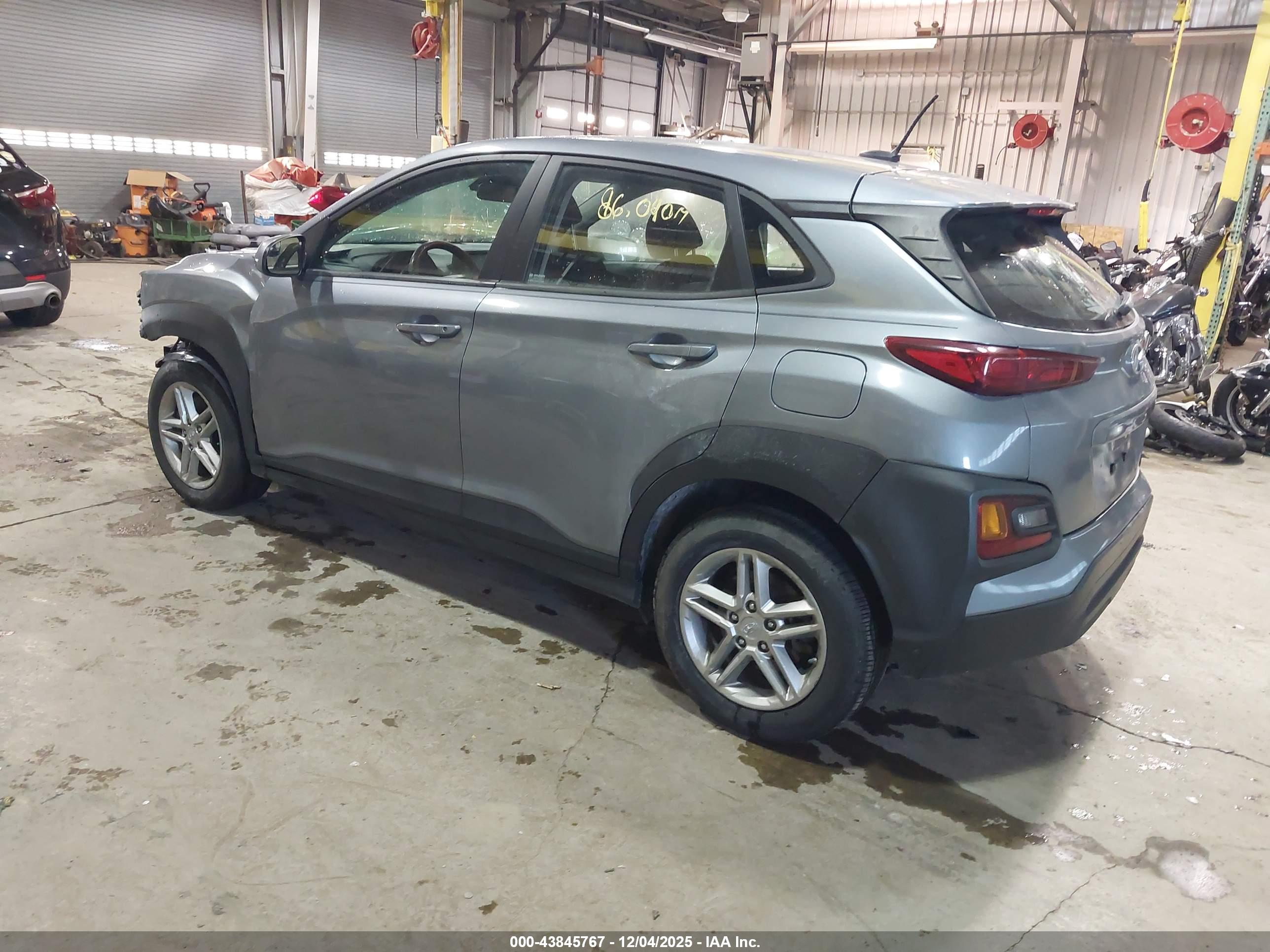 HYUNDAI KONA image 3