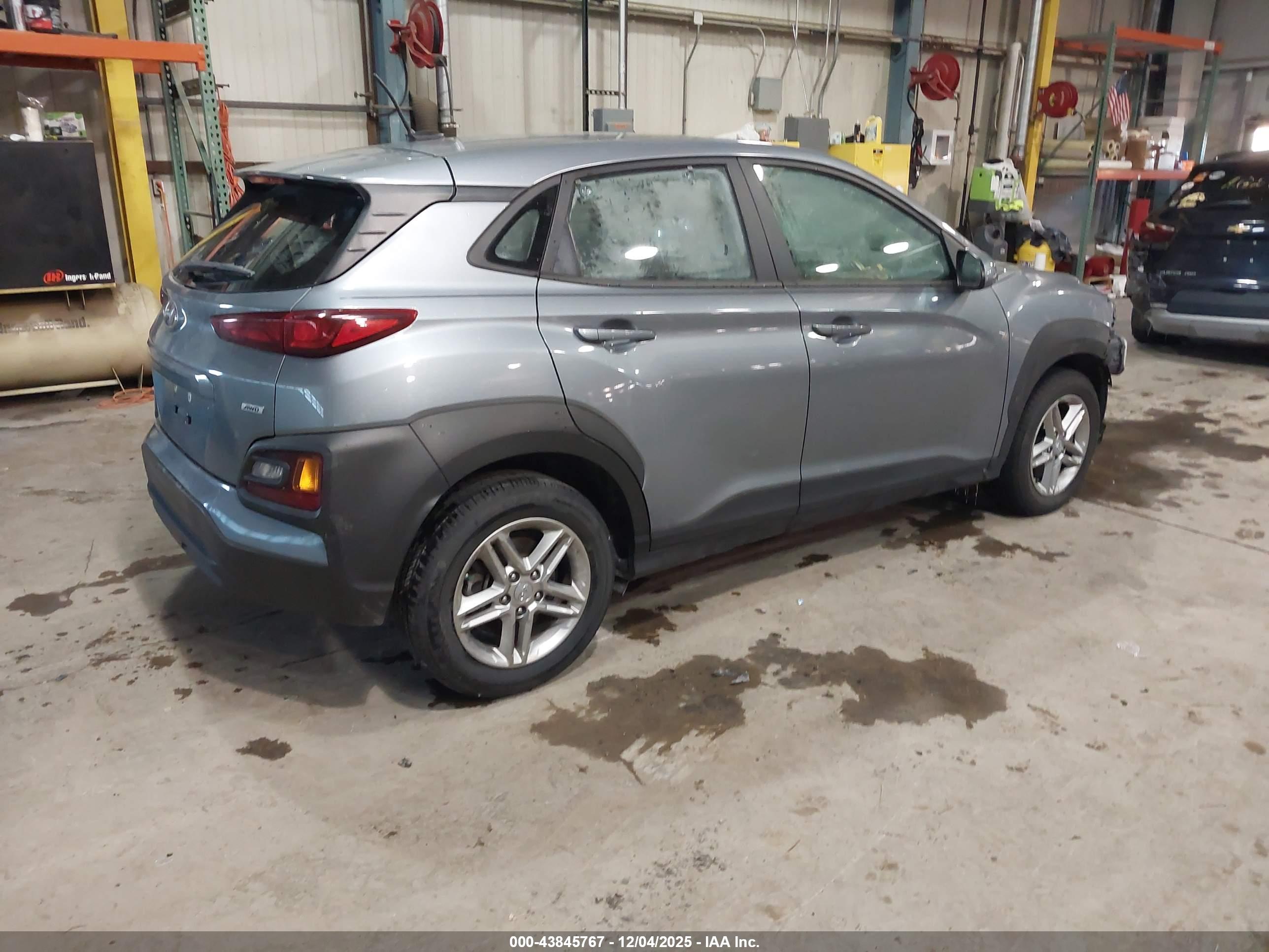 HYUNDAI KONA image 4