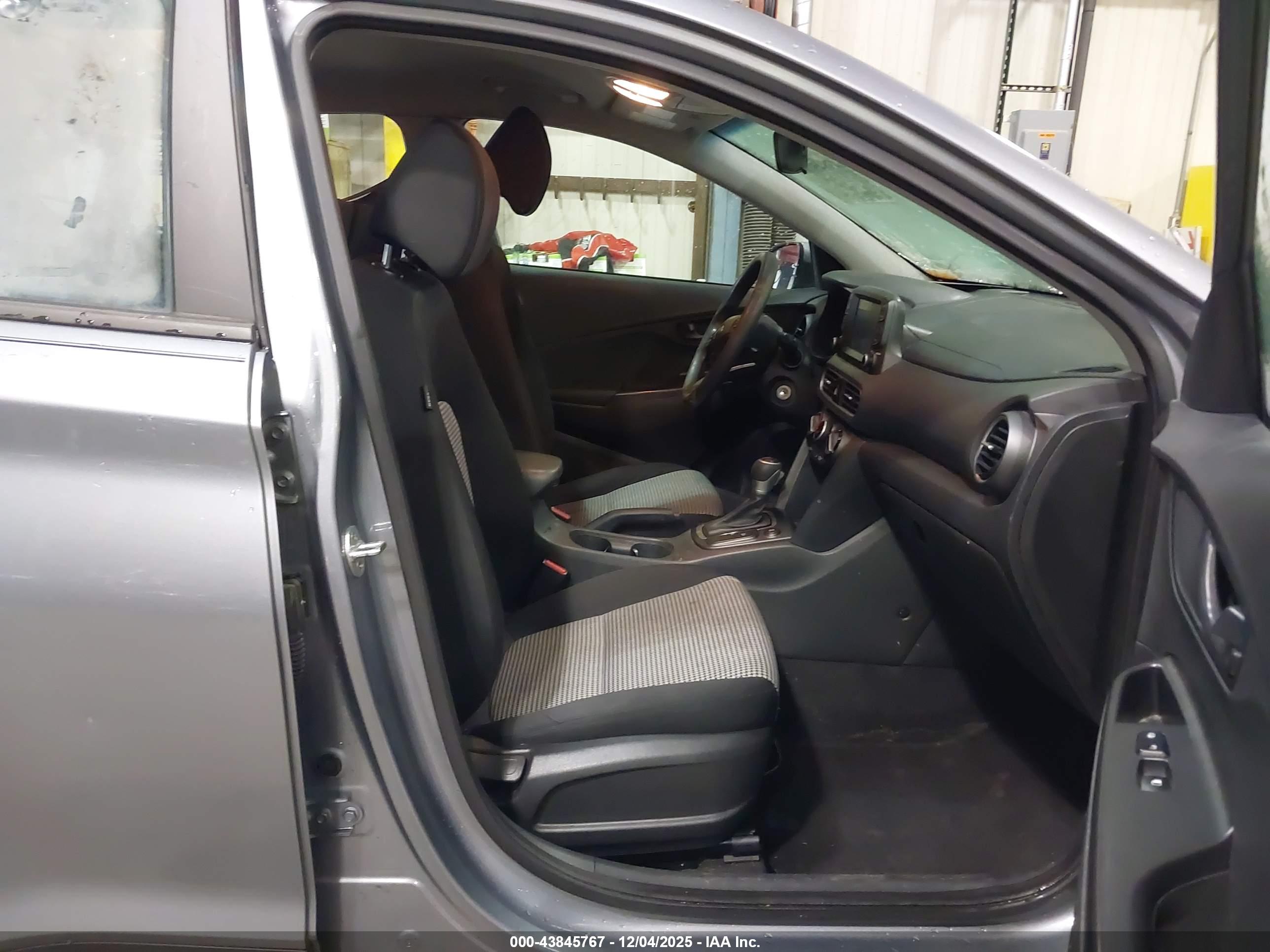 HYUNDAI KONA image 5