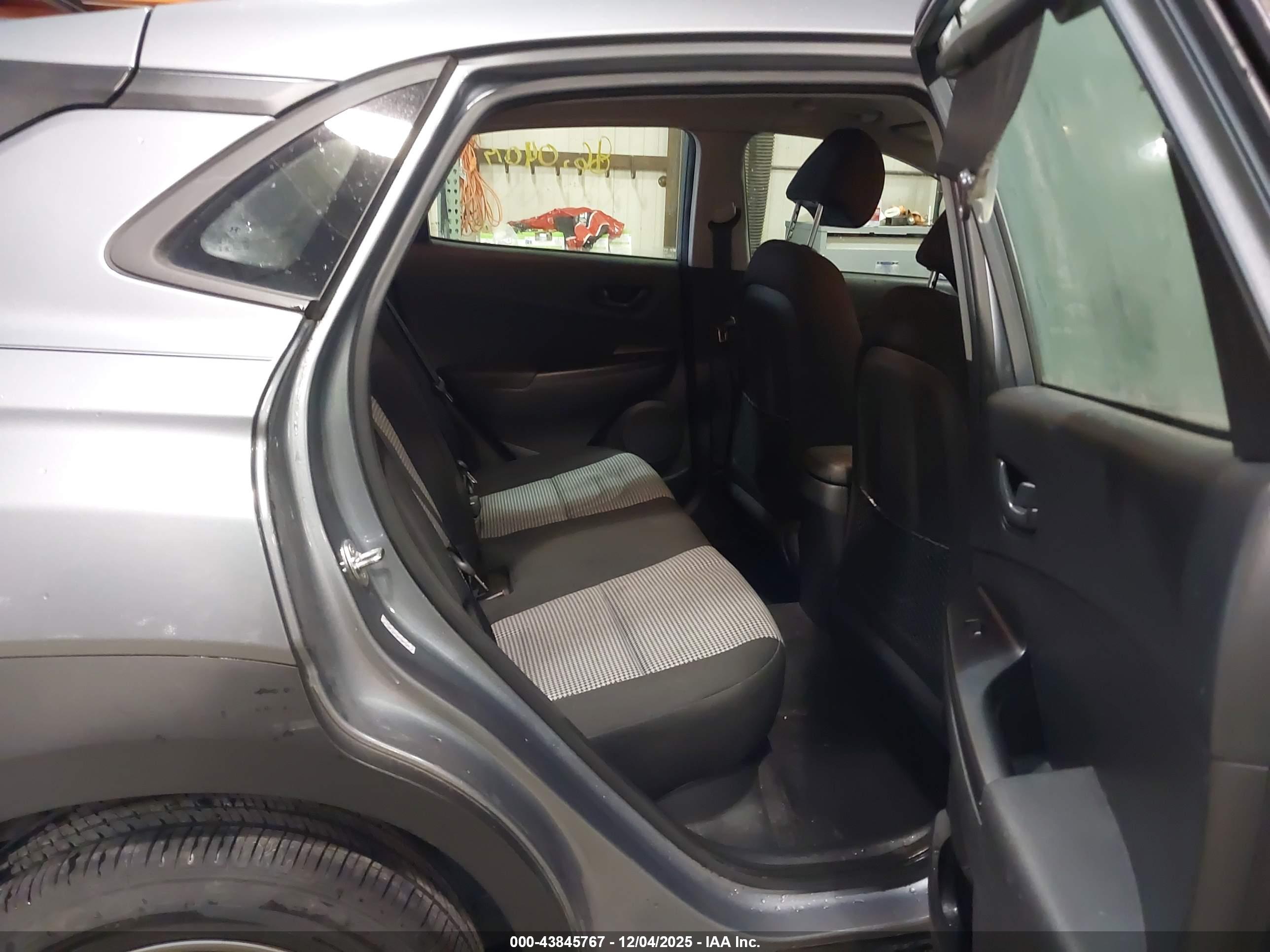 HYUNDAI KONA image 8