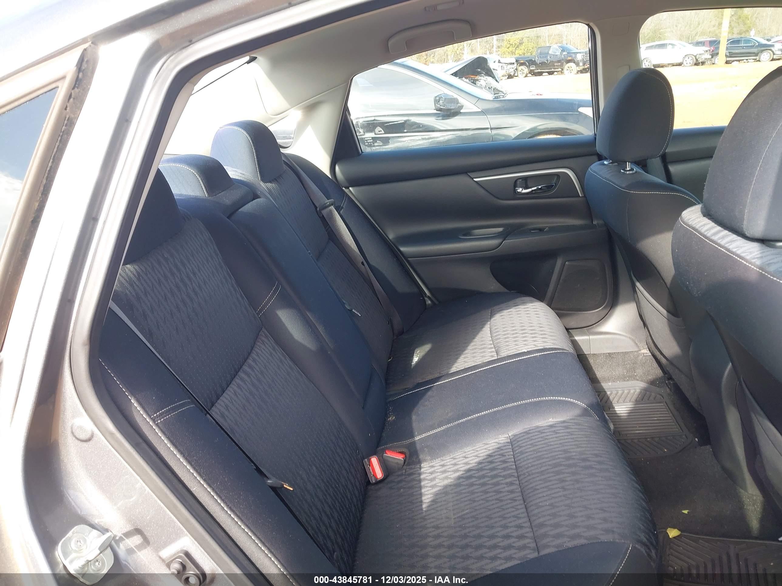 NISSAN ALTIMA image 8