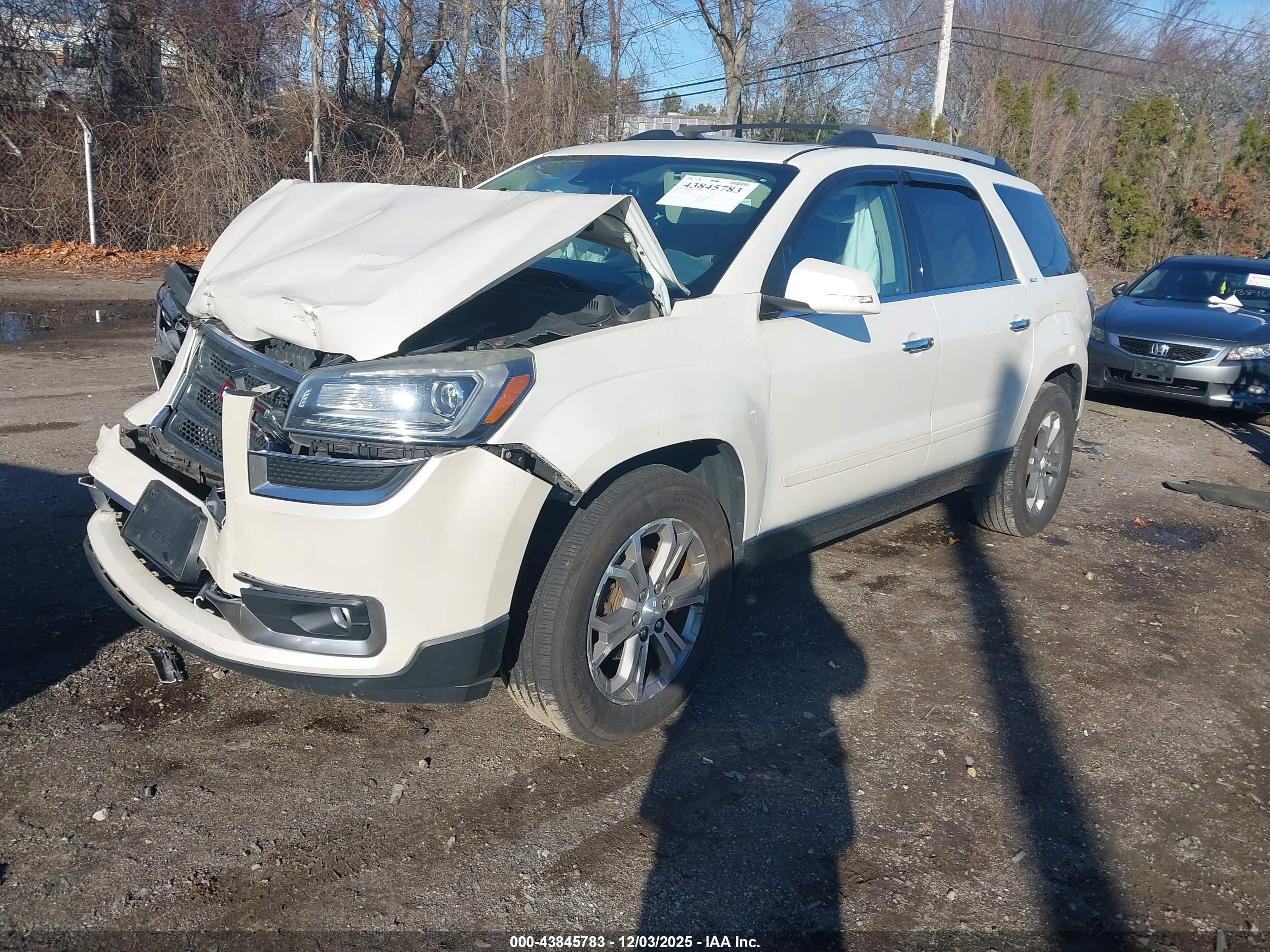 GMC ACADIA image 2
