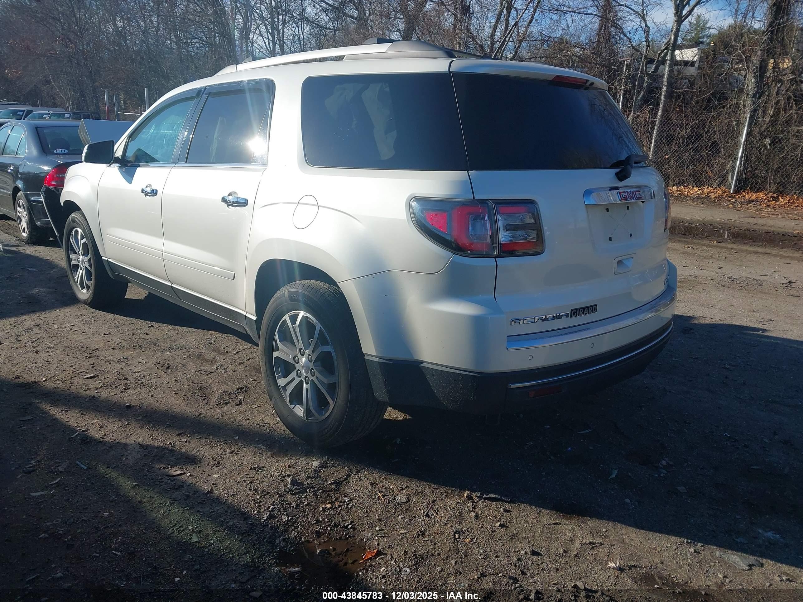 GMC ACADIA image 3