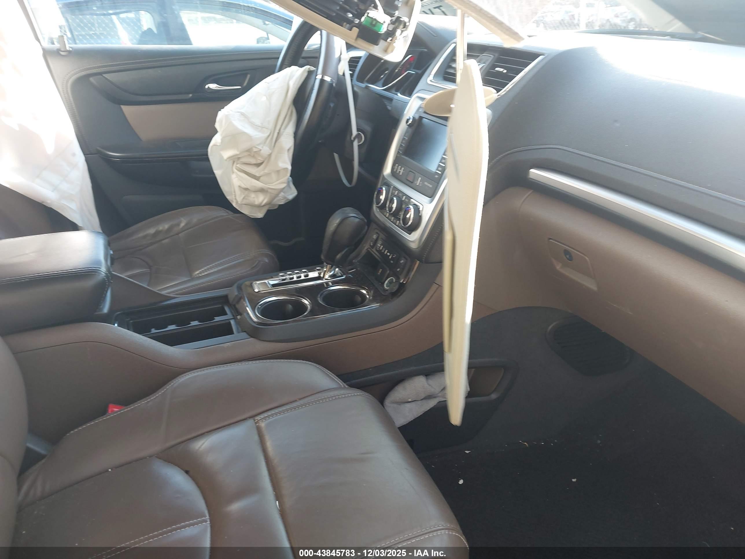 GMC ACADIA image 5