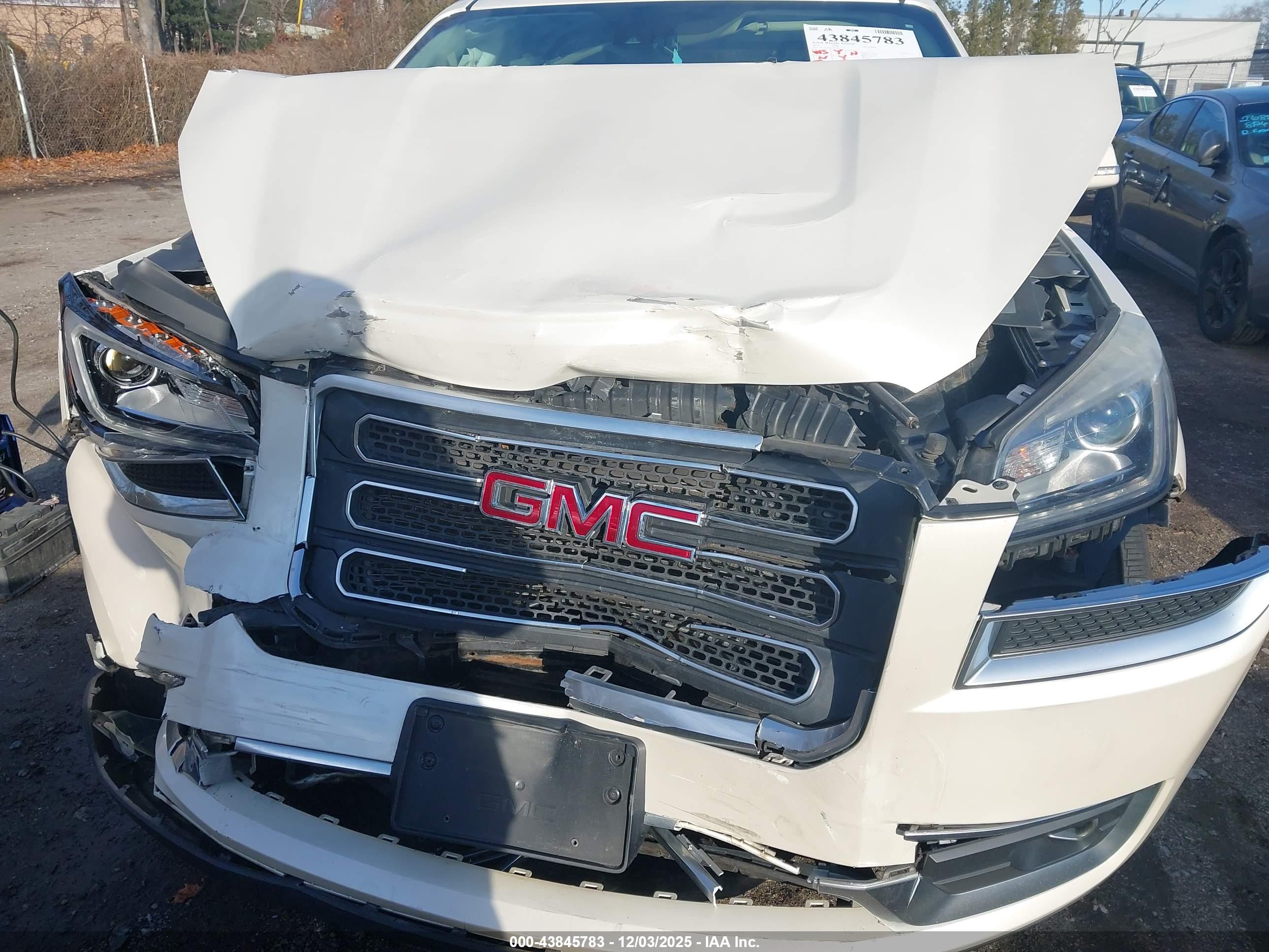 GMC ACADIA image 6
