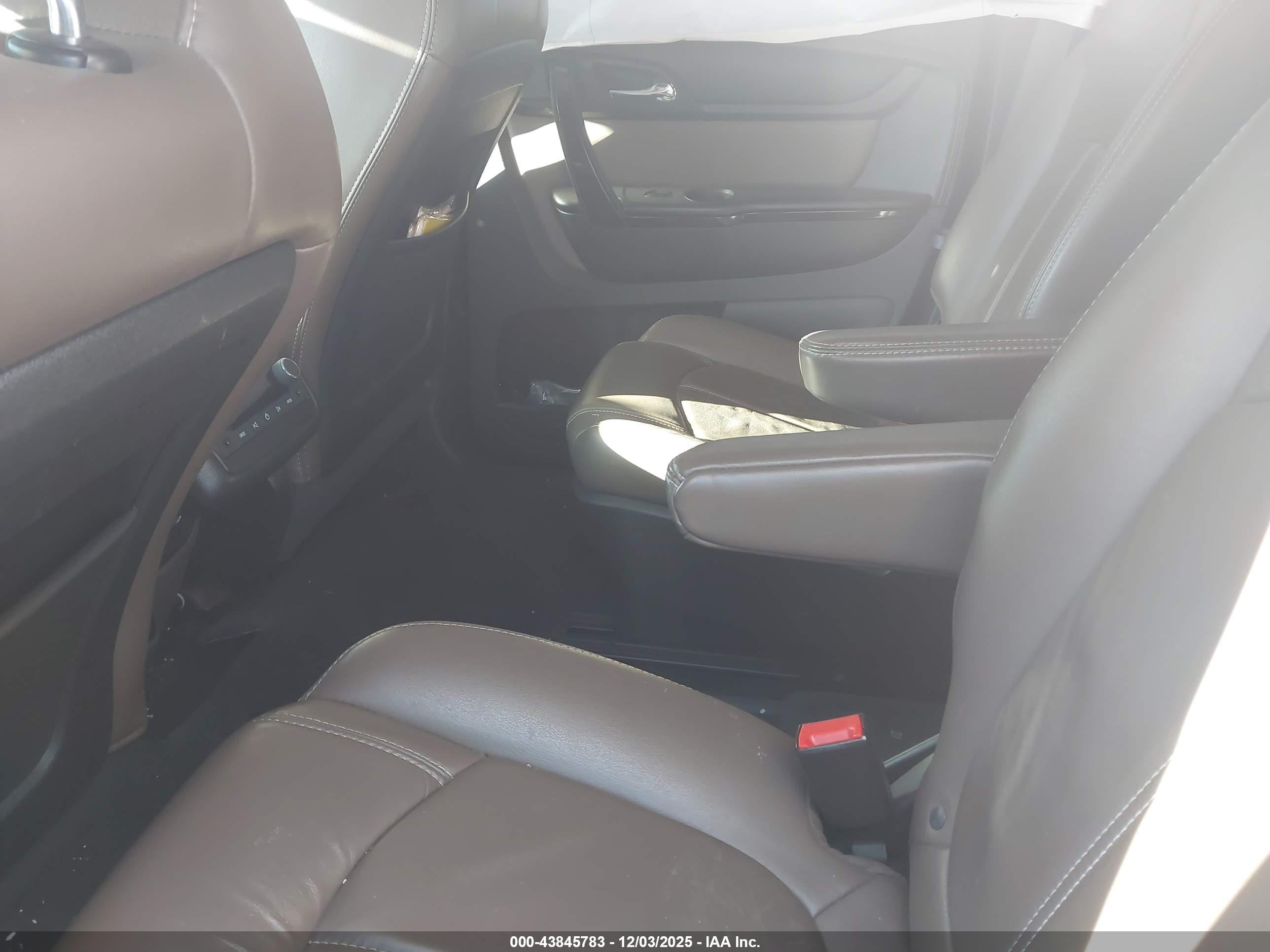 GMC ACADIA image 8