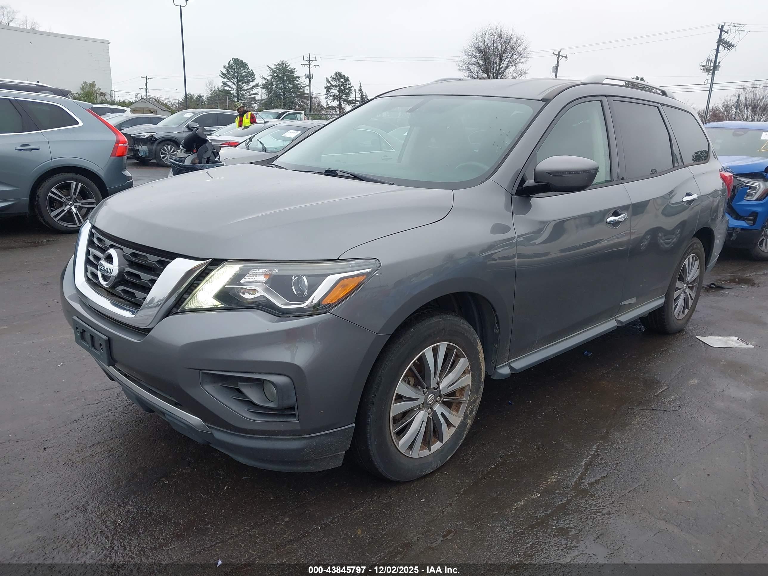NISSAN PATHFINDER image 2