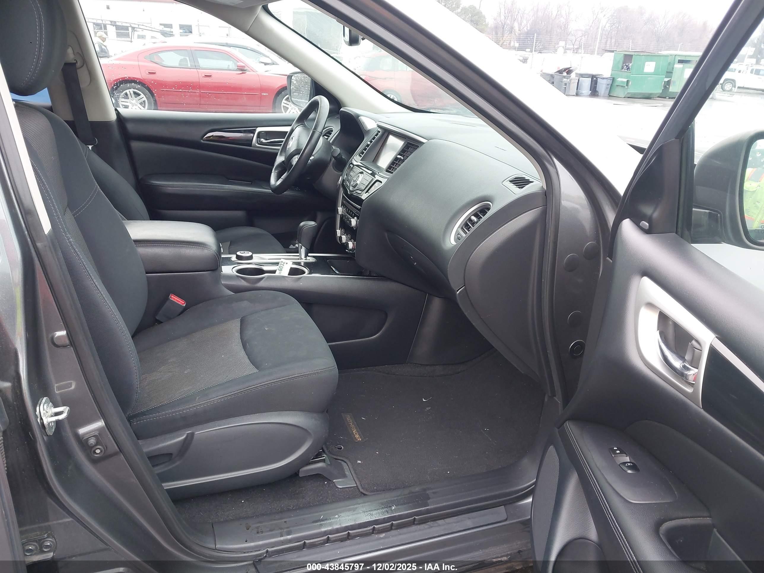 NISSAN PATHFINDER image 5