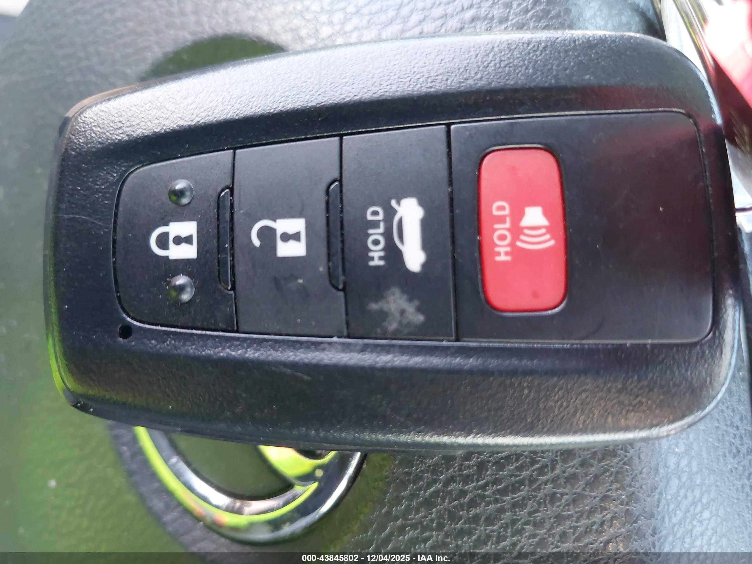 TOYOTA CAMRY image 11