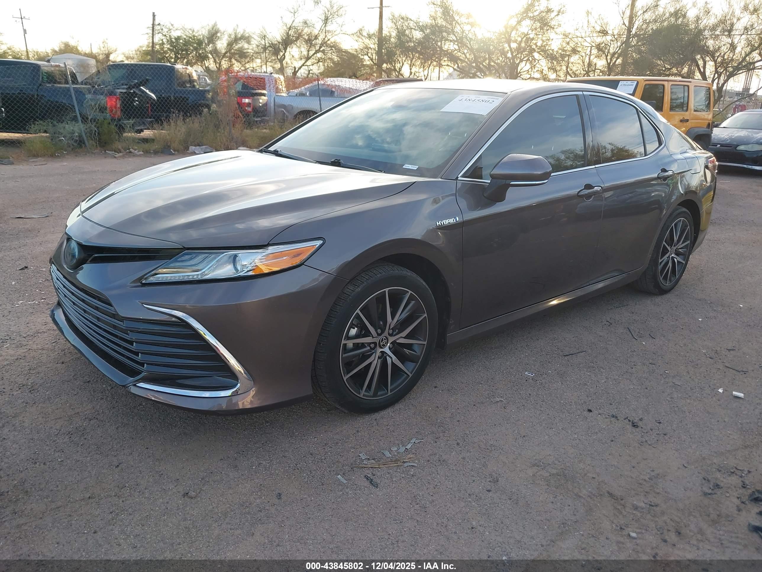 TOYOTA CAMRY image 2