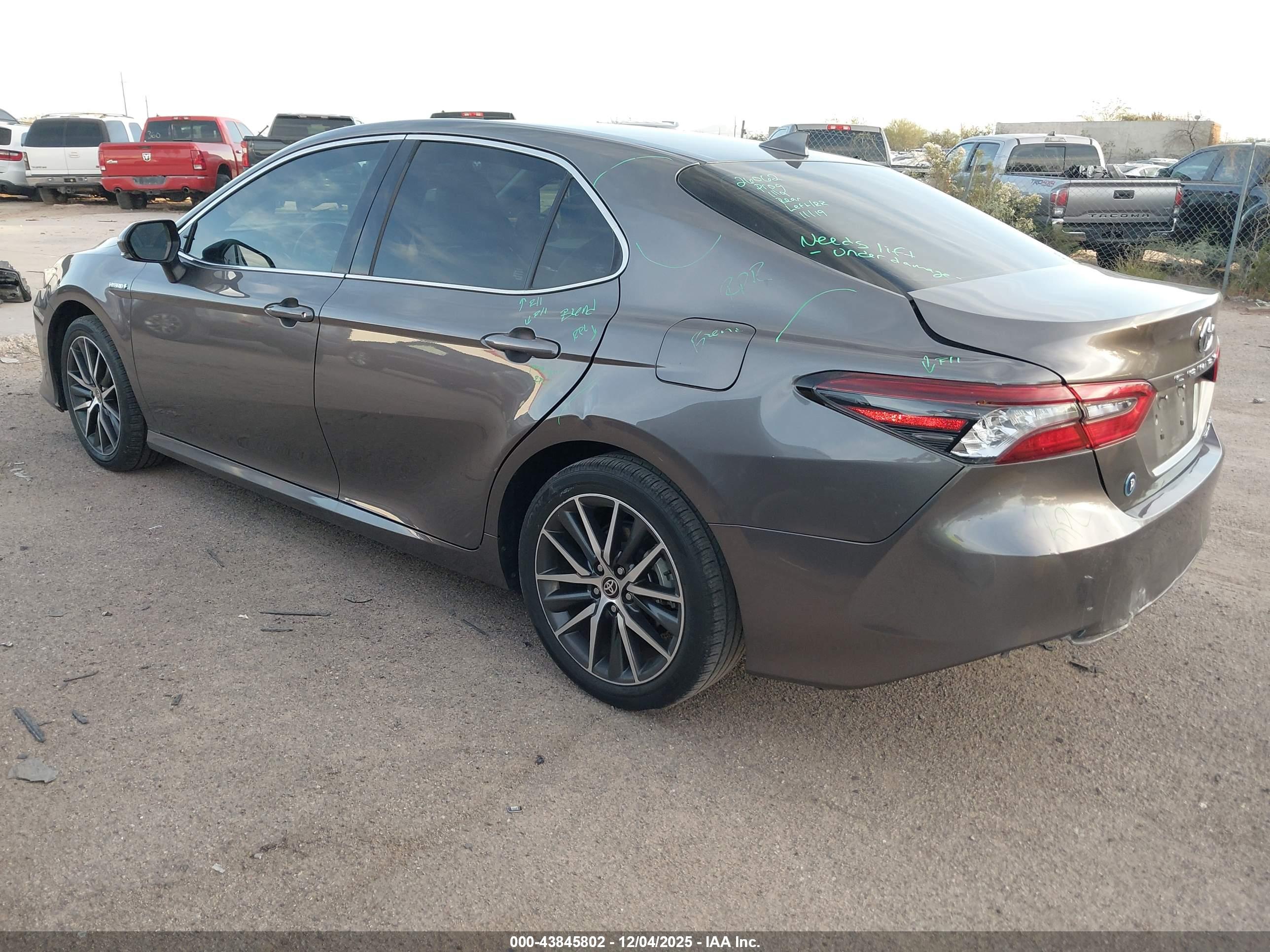 TOYOTA CAMRY image 3