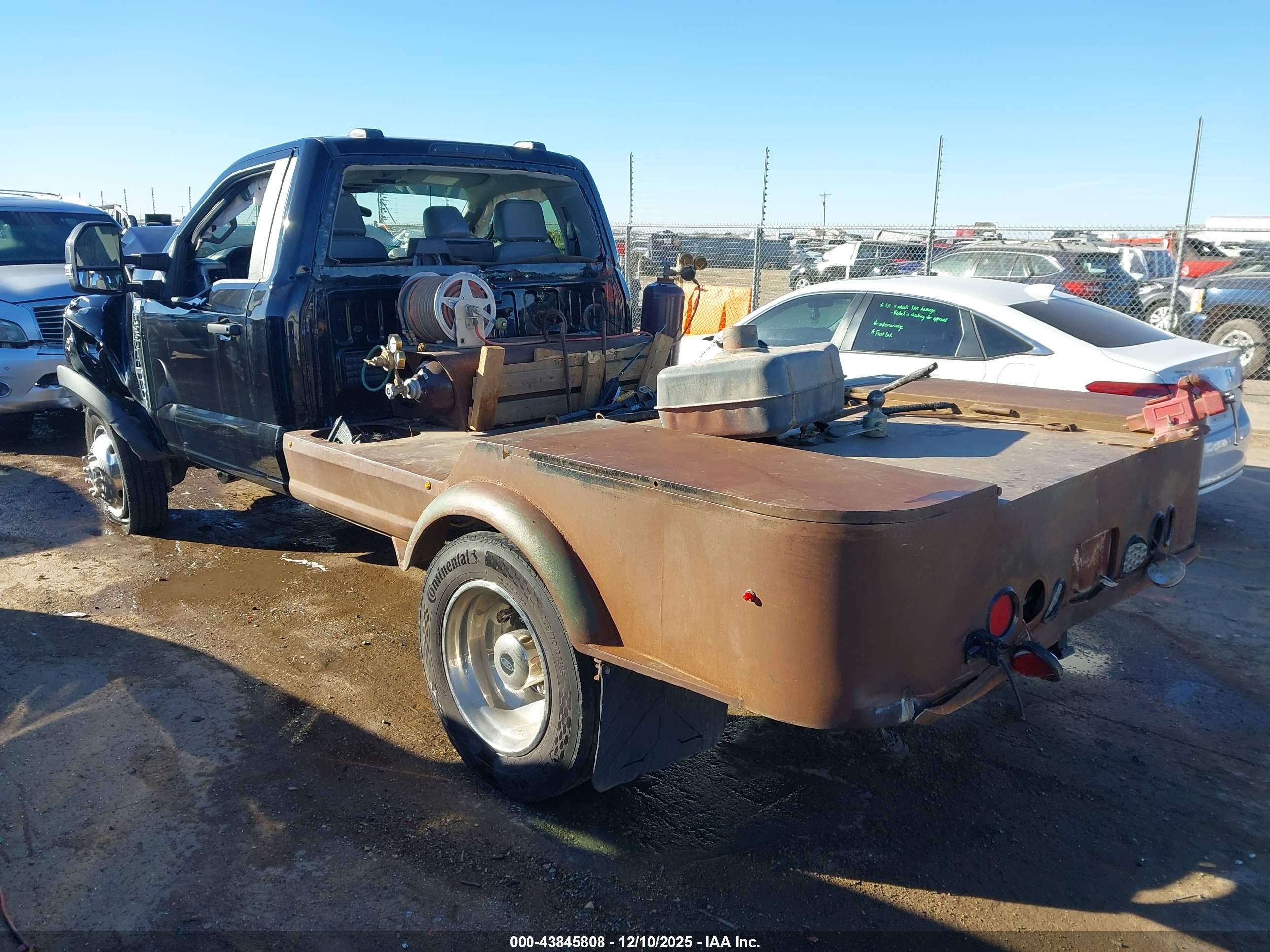 FORD F-550 image 3