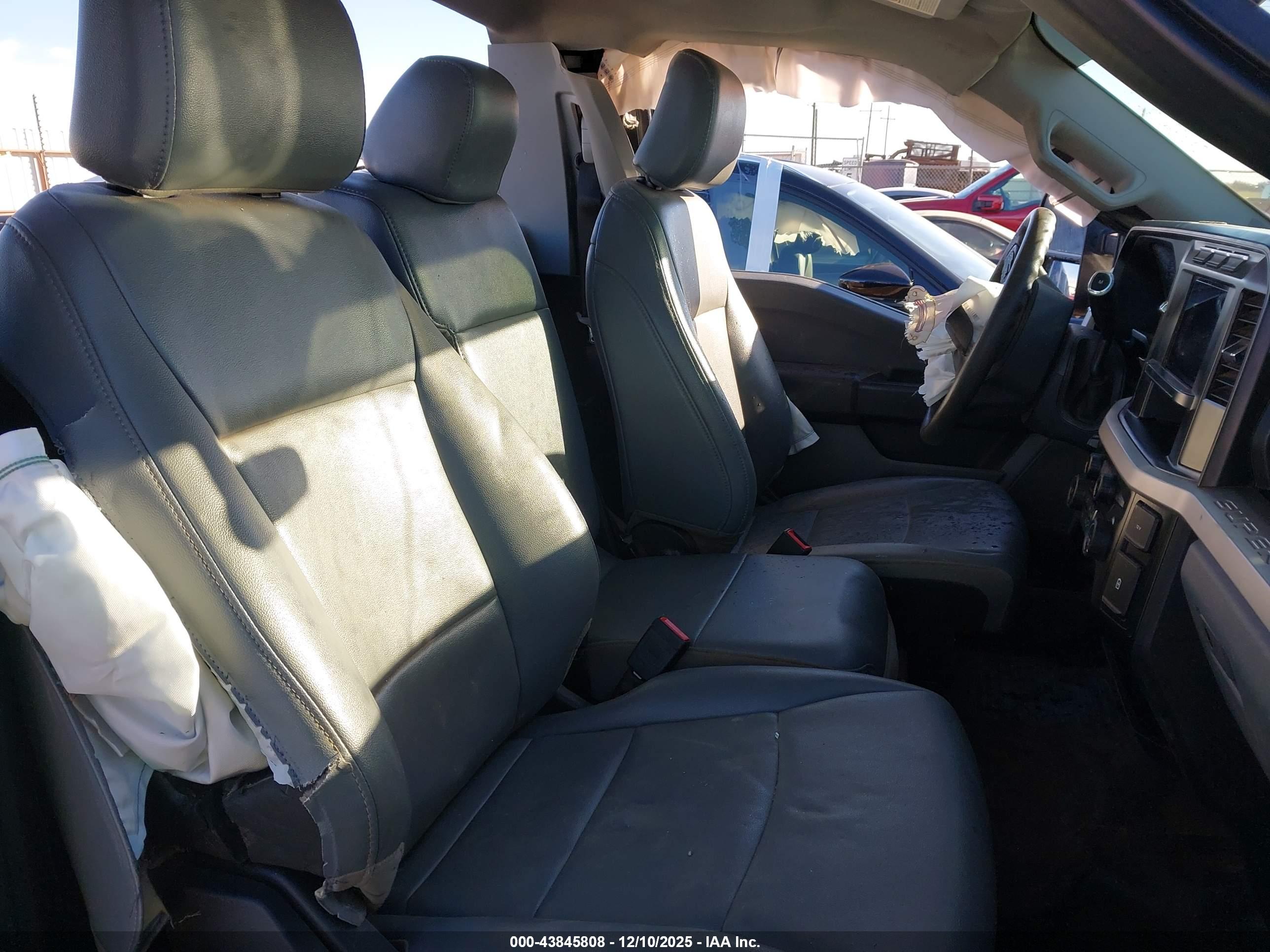 FORD F-550 image 8