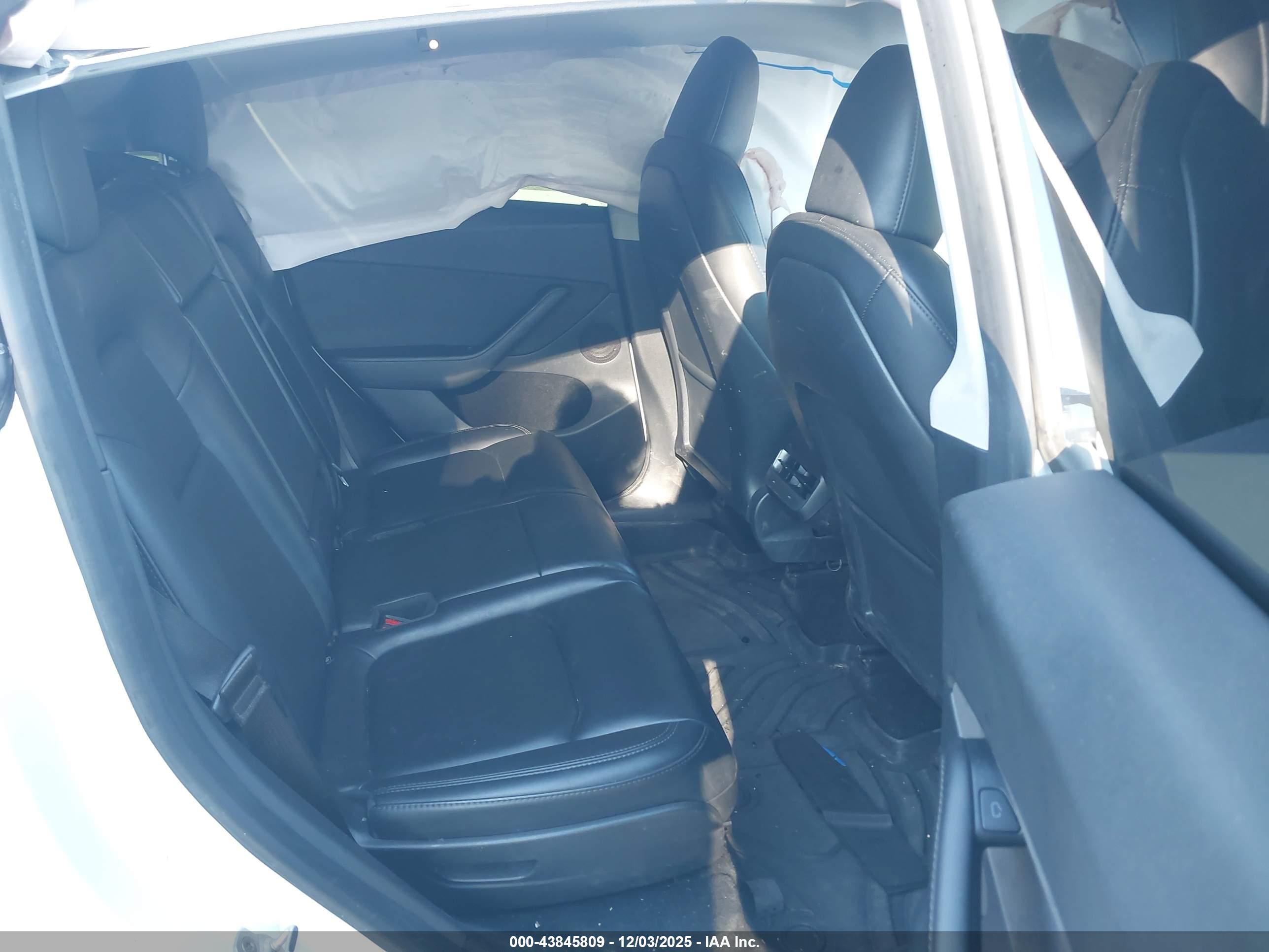 TESLA MODEL image 8