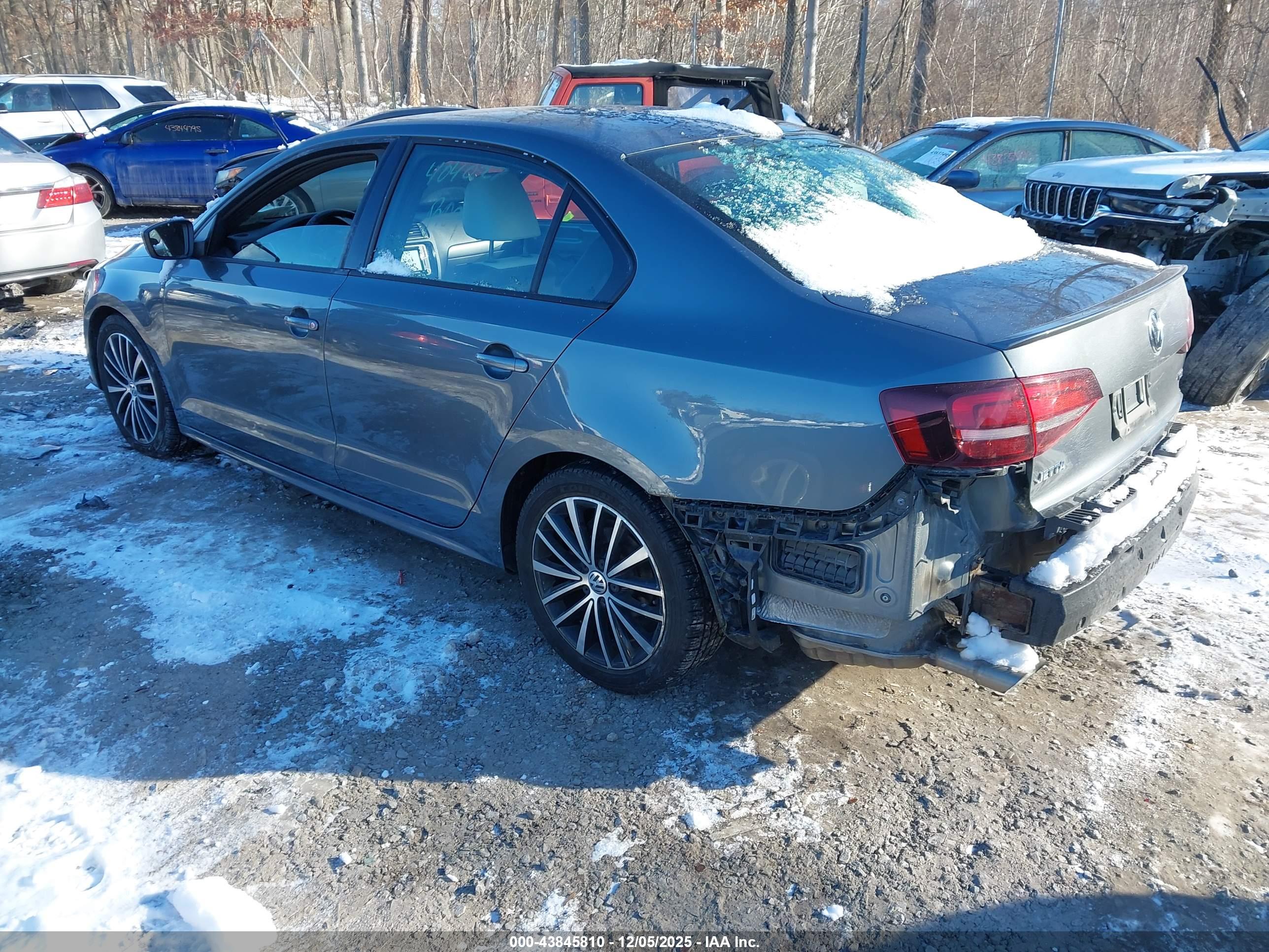 VOLKSWAGEN JETTA image 3