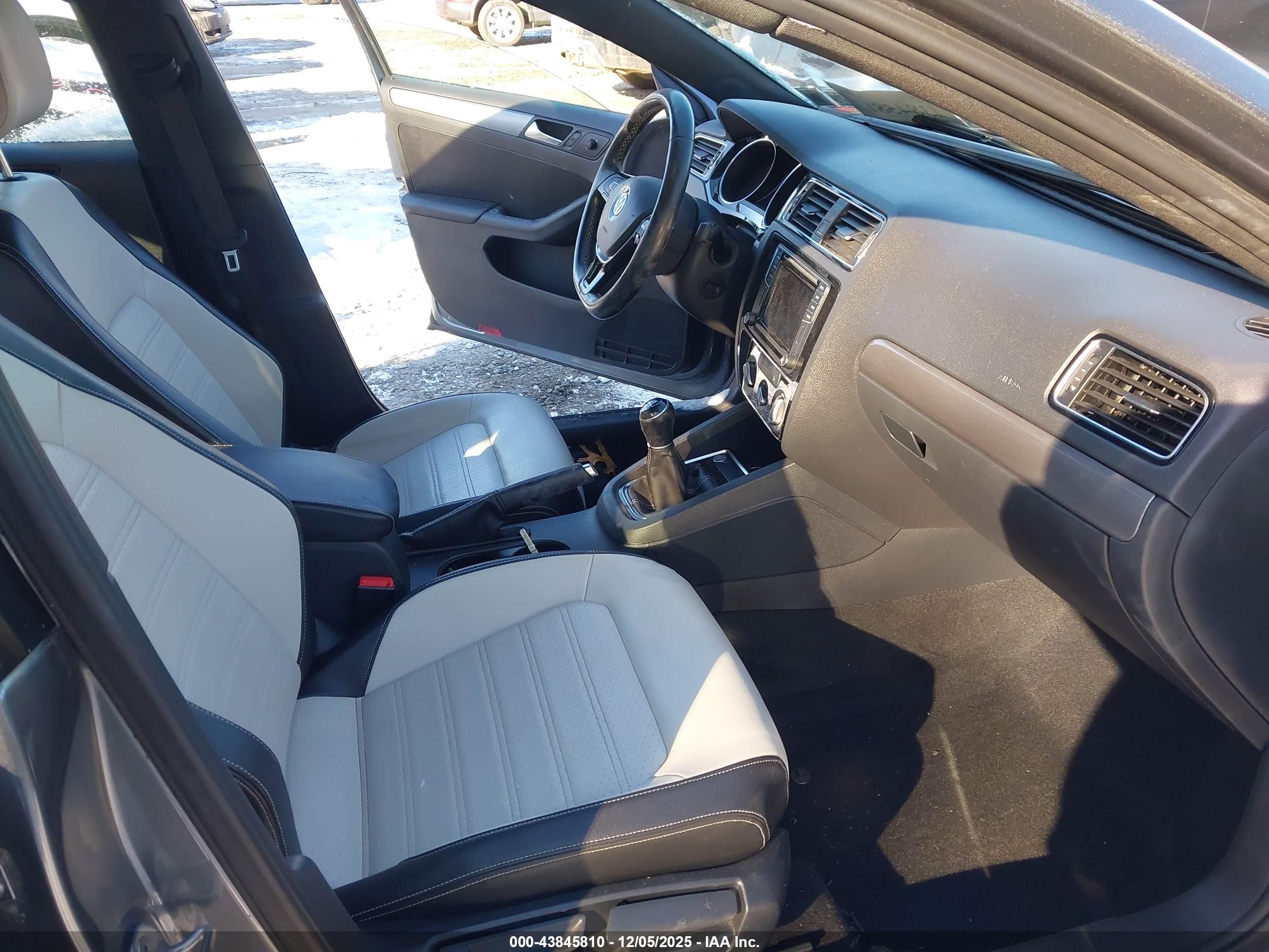 VOLKSWAGEN JETTA image 5