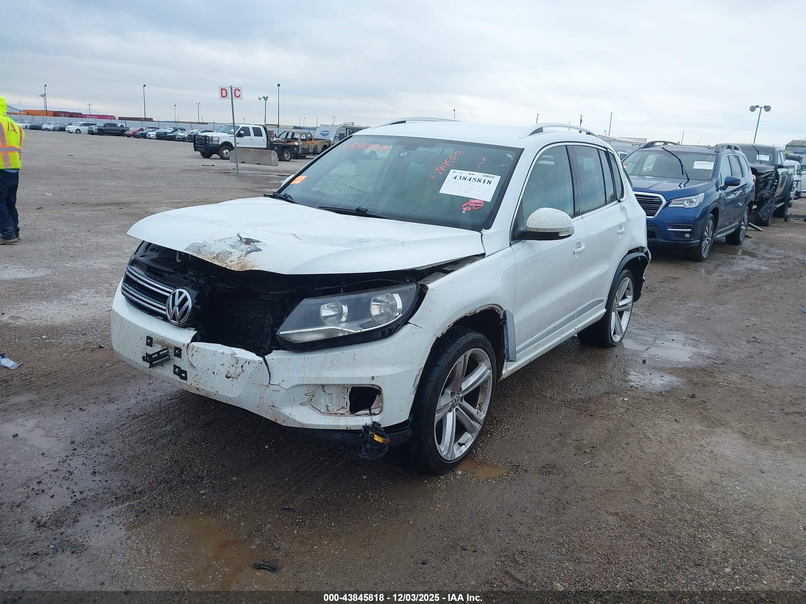 VOLKSWAGEN TIGUAN image 2
