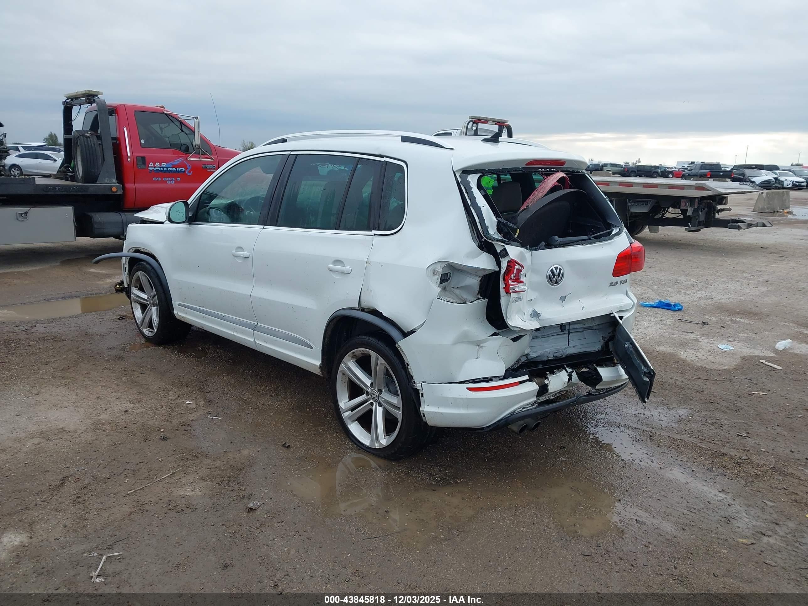VOLKSWAGEN TIGUAN image 3