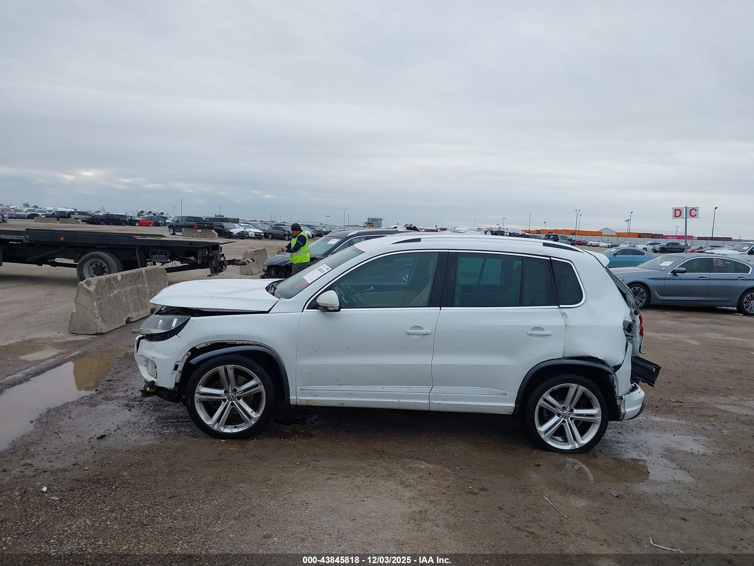 VOLKSWAGEN TIGUAN image 6