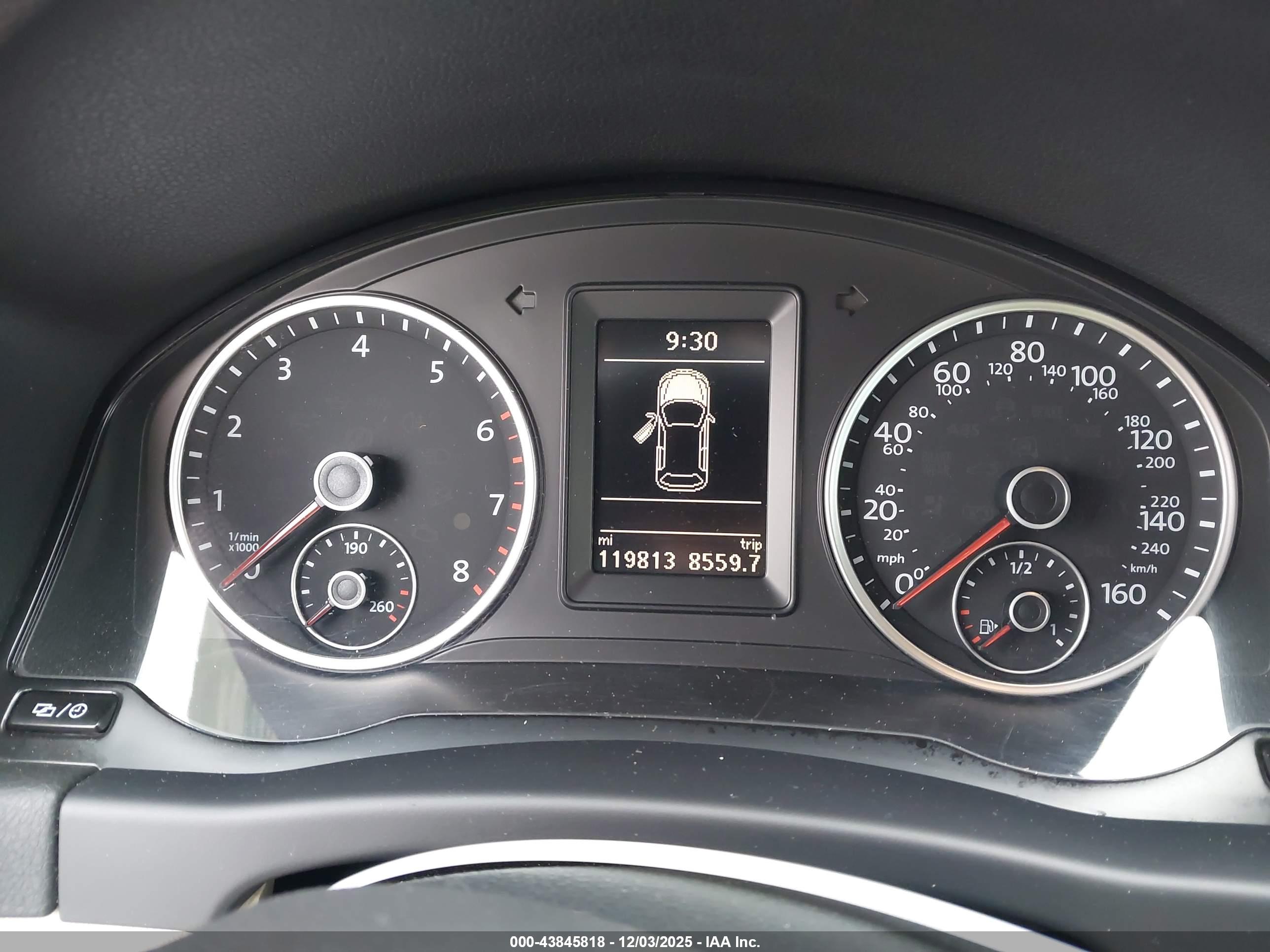 VOLKSWAGEN TIGUAN image 7