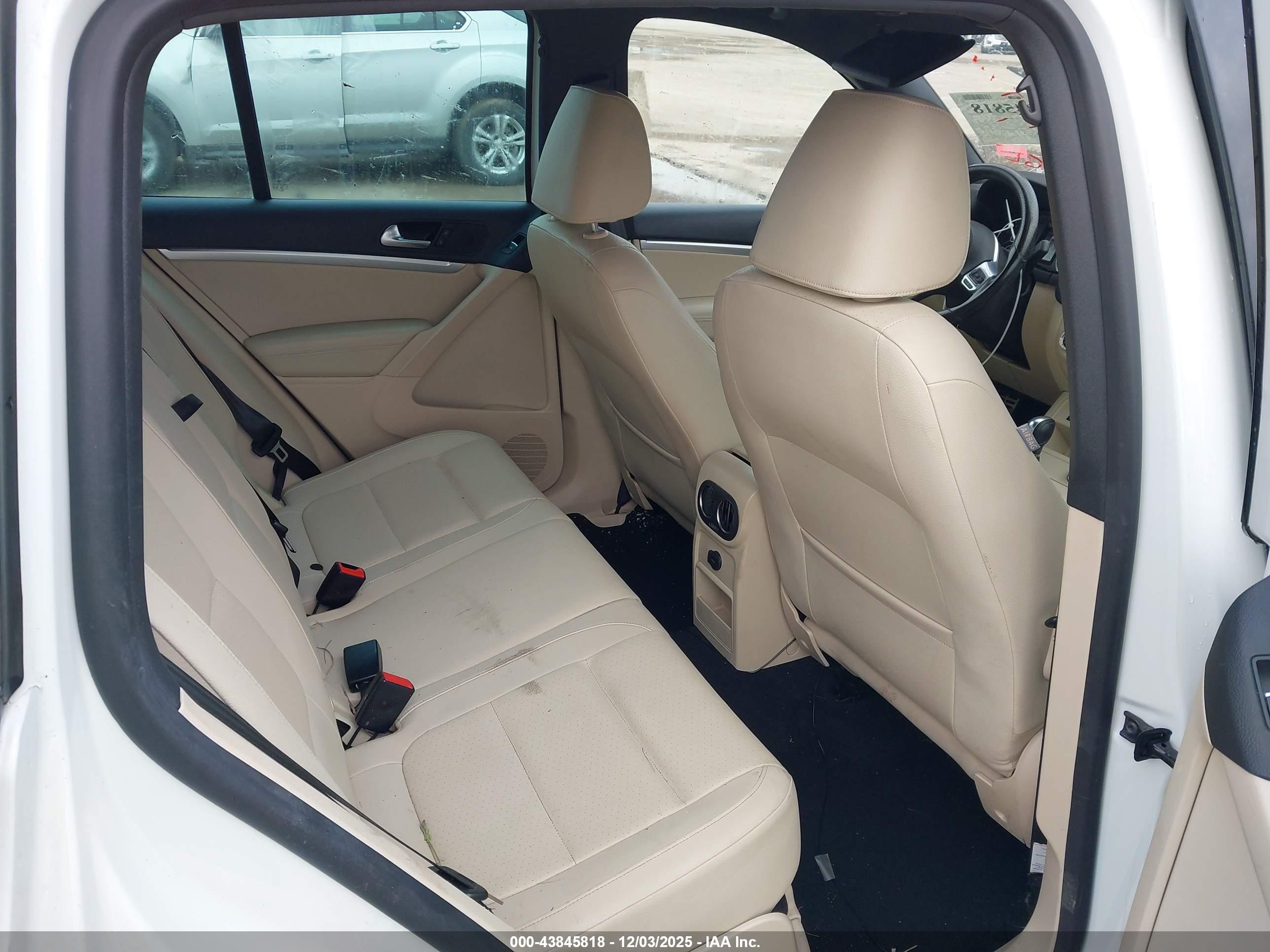 VOLKSWAGEN TIGUAN image 8